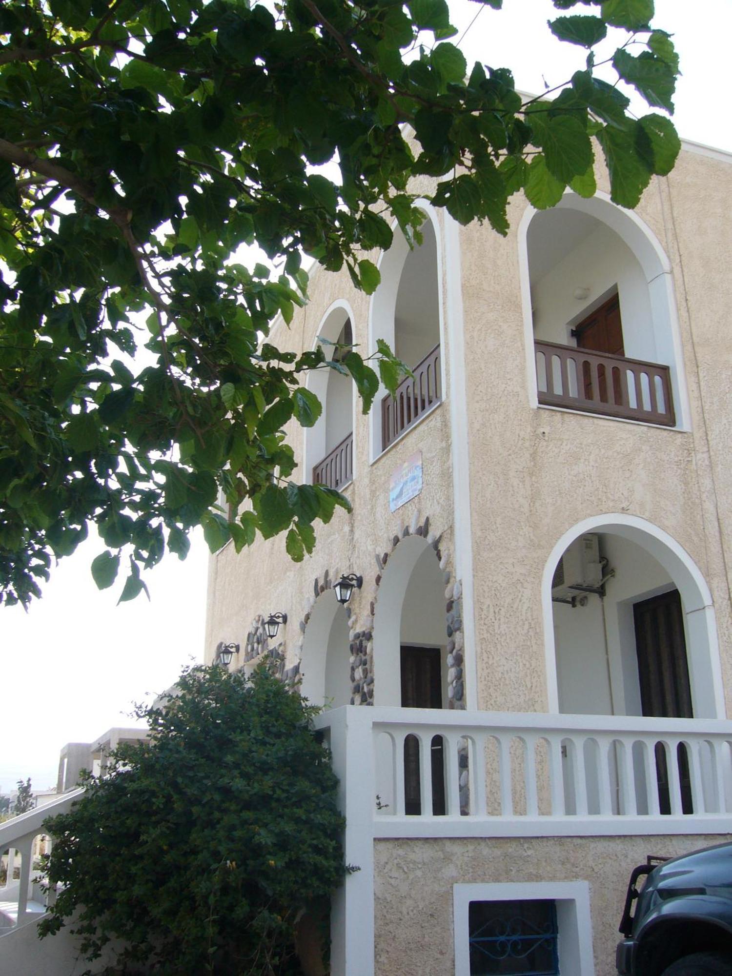 Margarita Apartment Perissa (Santorini)