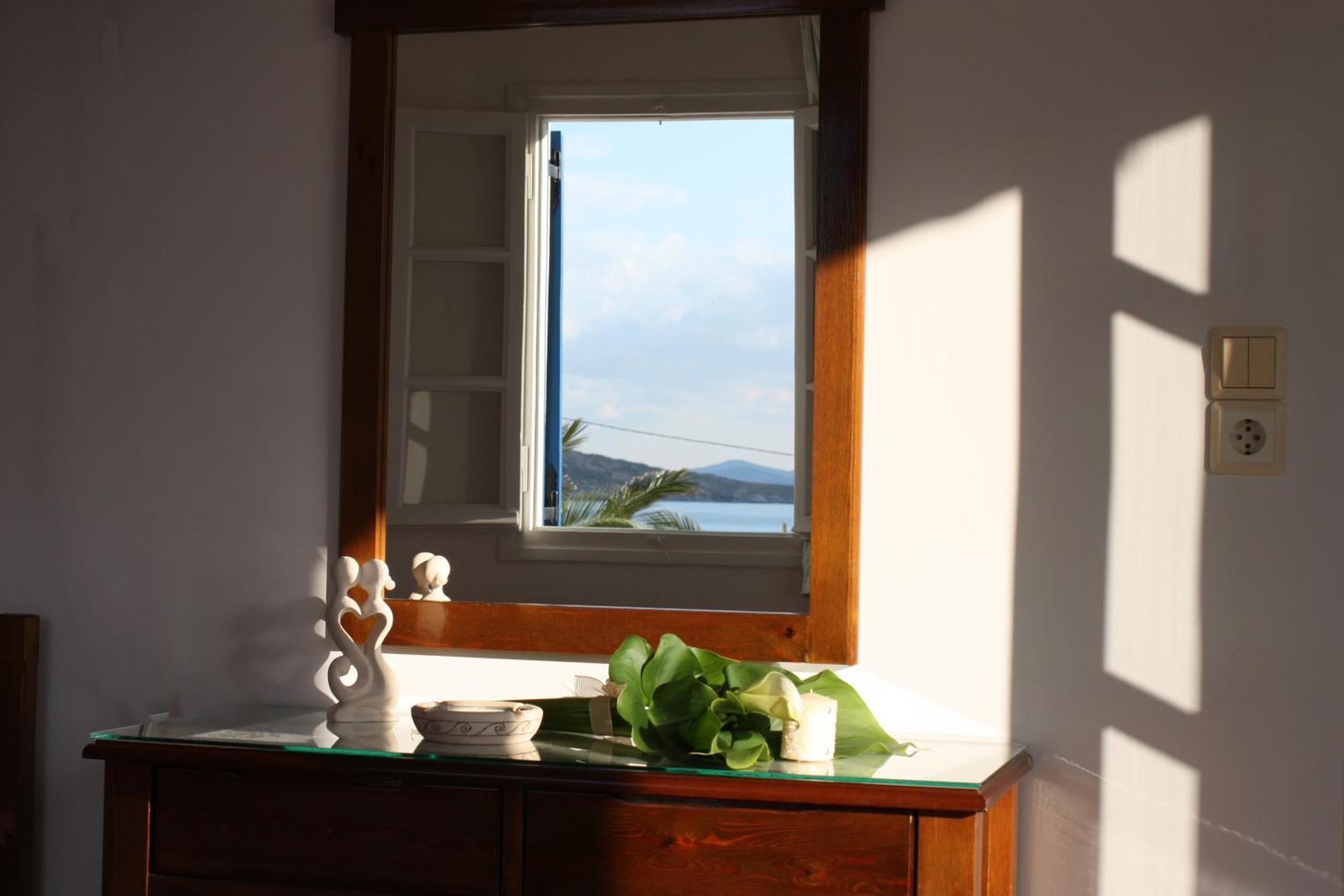 Mina's In Naxos Island 2*