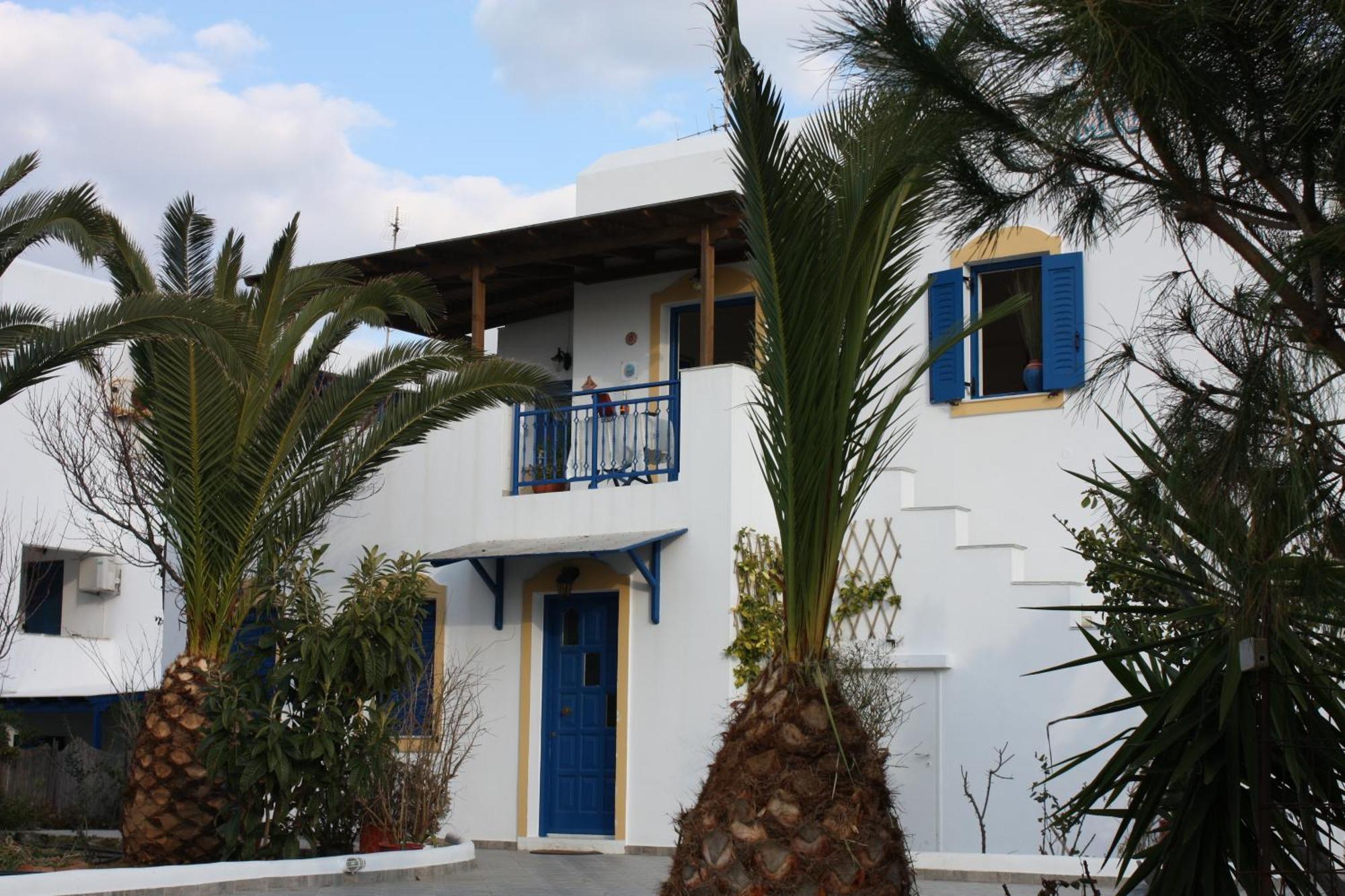 Mina's In Naxos Island 2*