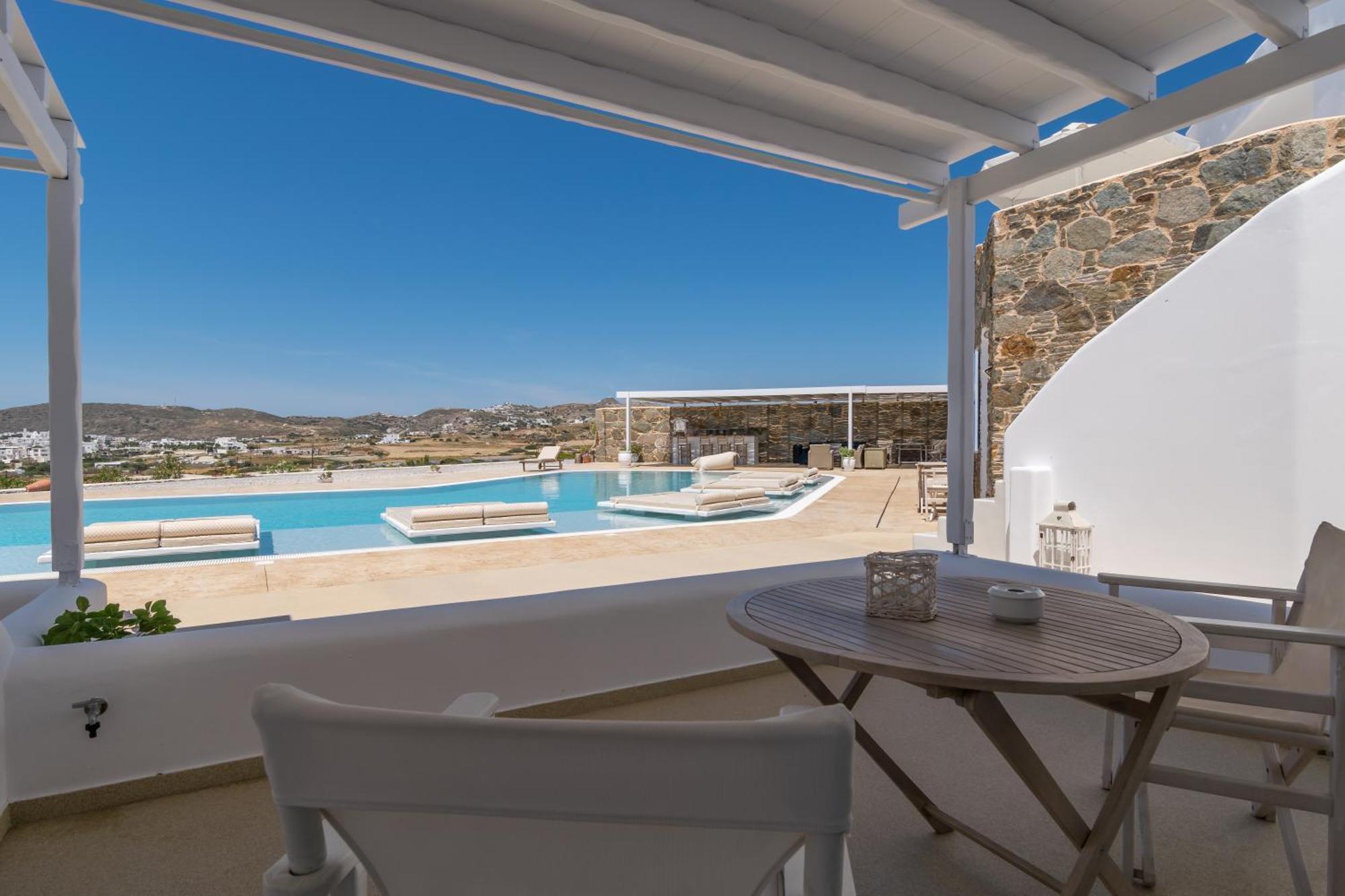 Blu And * Adamantas (Milos)