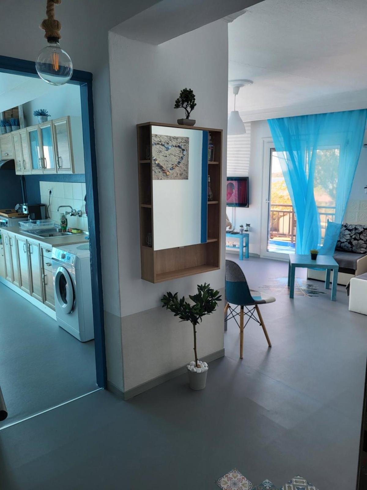 Apartment Upper Deck Apt.