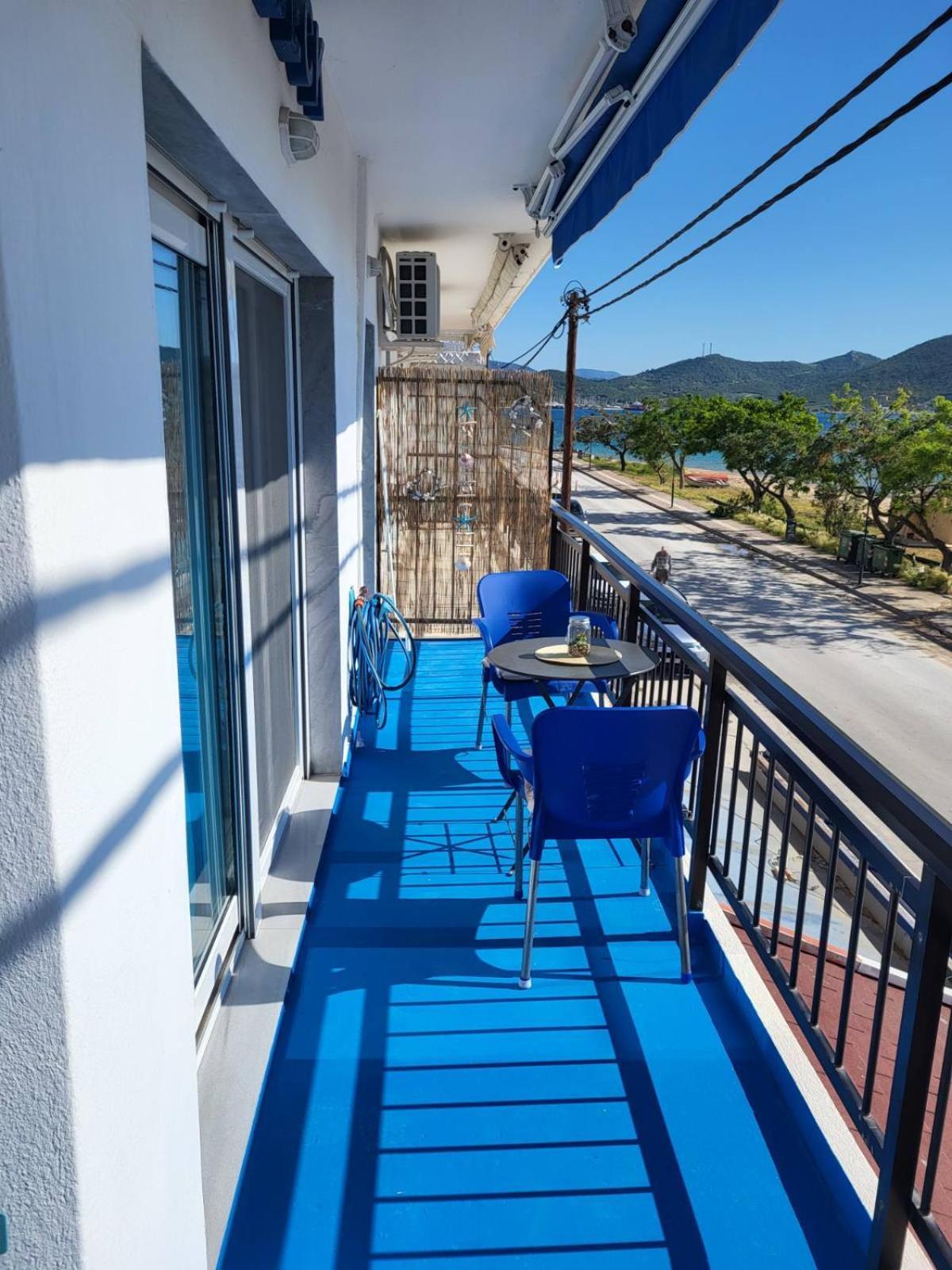 Apartment Upper Deck Apt. *