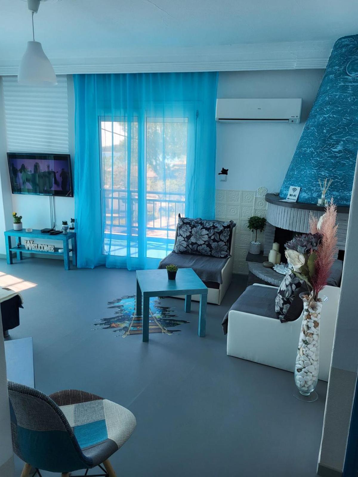 Upper Deck Apt.