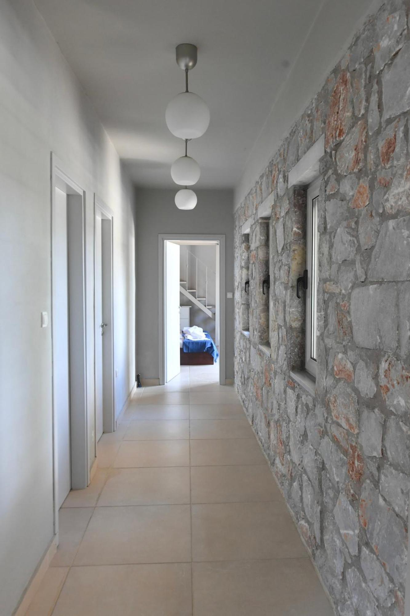 'n Gray Sea & Mountain House Kalamata