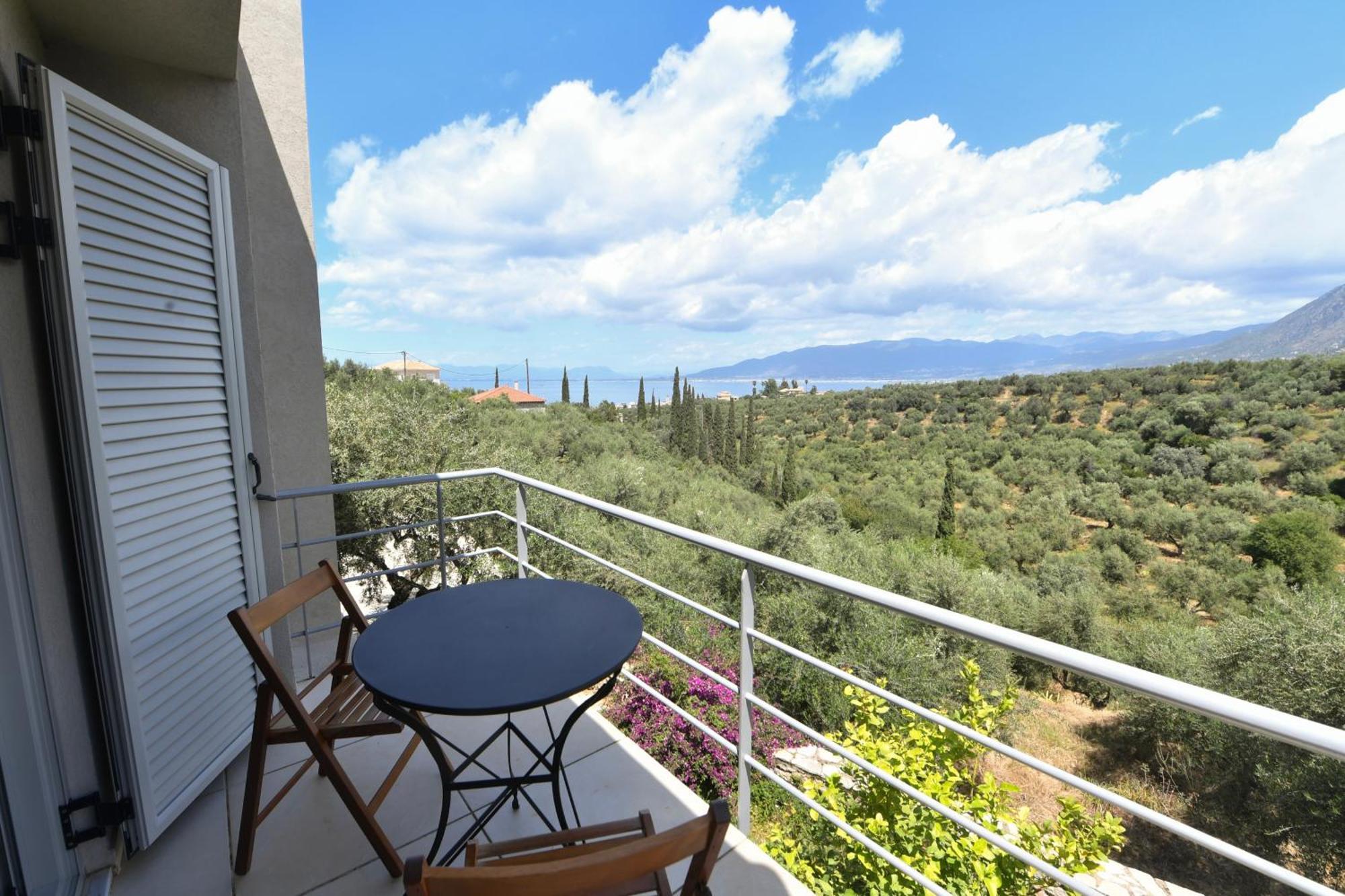 'n Gray Sea & Mountain House Kalamata