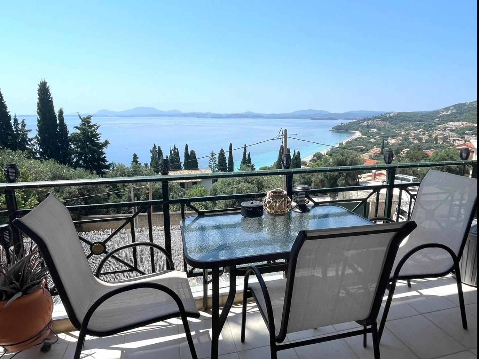 Aqua Seaview Apartment *
