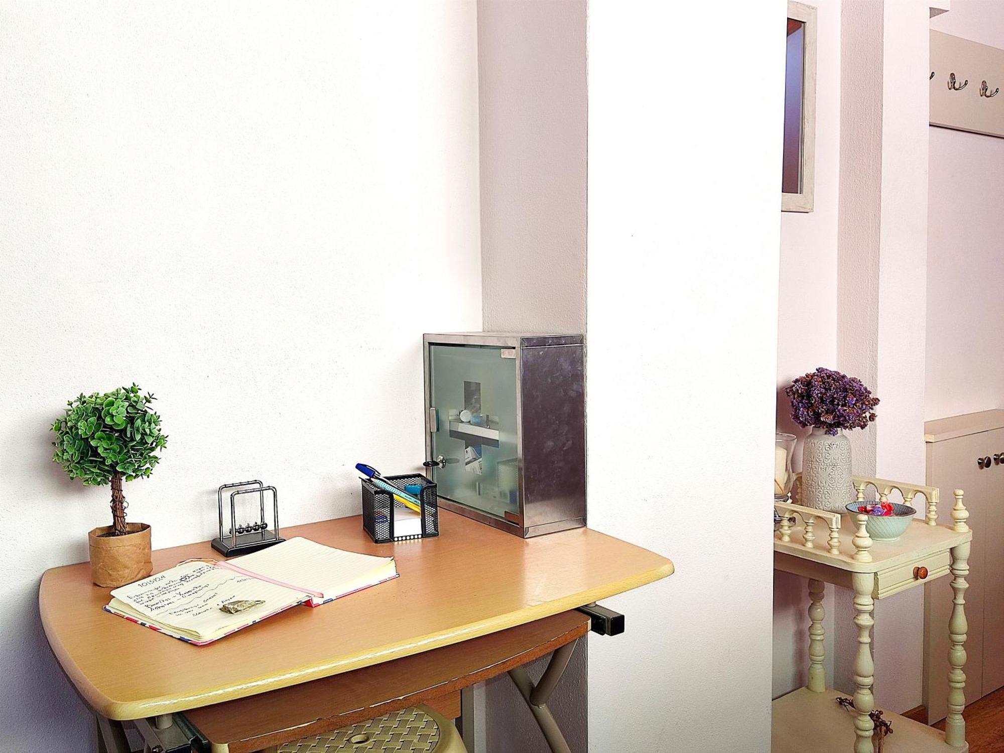 Apartment Travelers Stasis