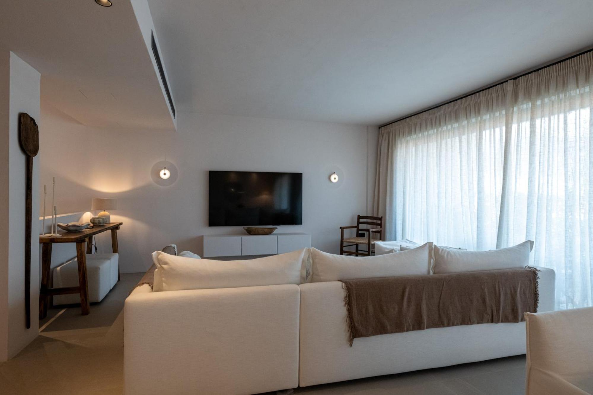 Ovilio Villa *