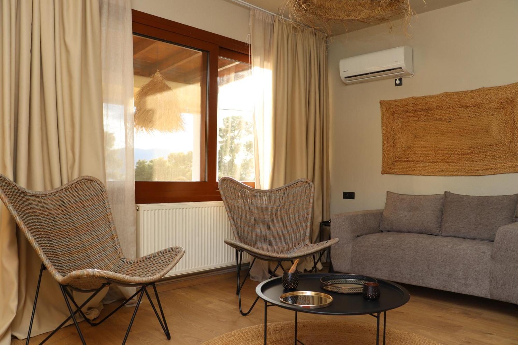 Apartment Seaview - Poros Relaxing Beachfront Flat *