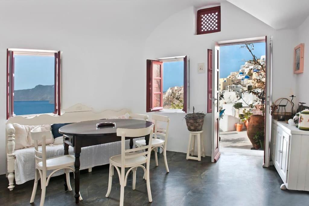 Holiday home Pori House-volcano View Oia (Santorini)