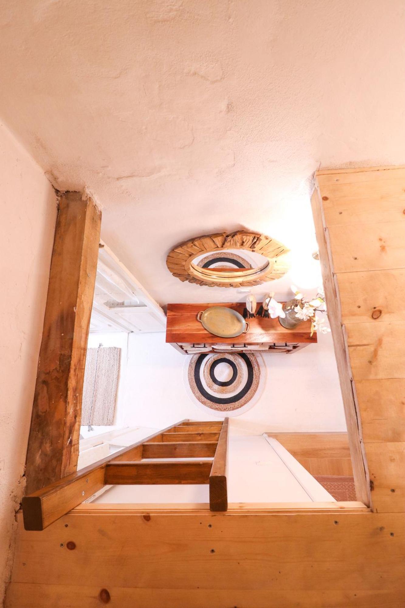 Traditional House In * Ano Syros