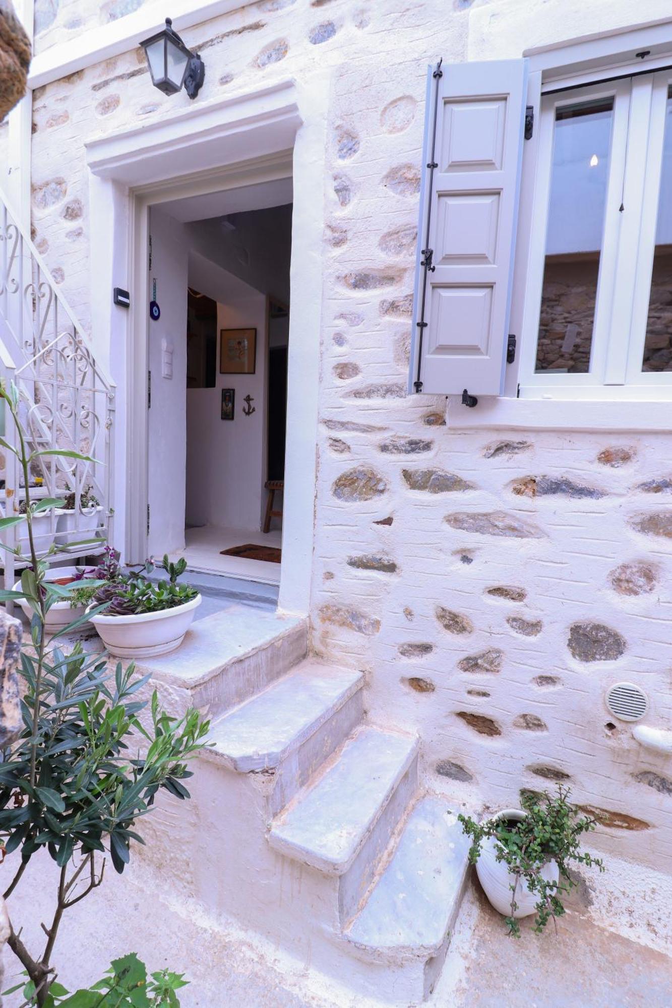 Holiday home Traditional House In
