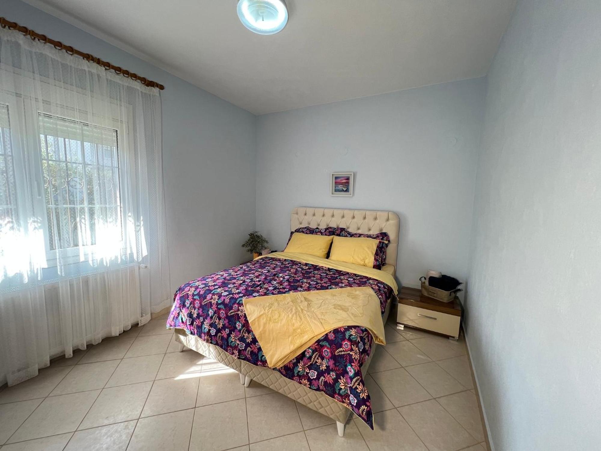Elia Apartment *