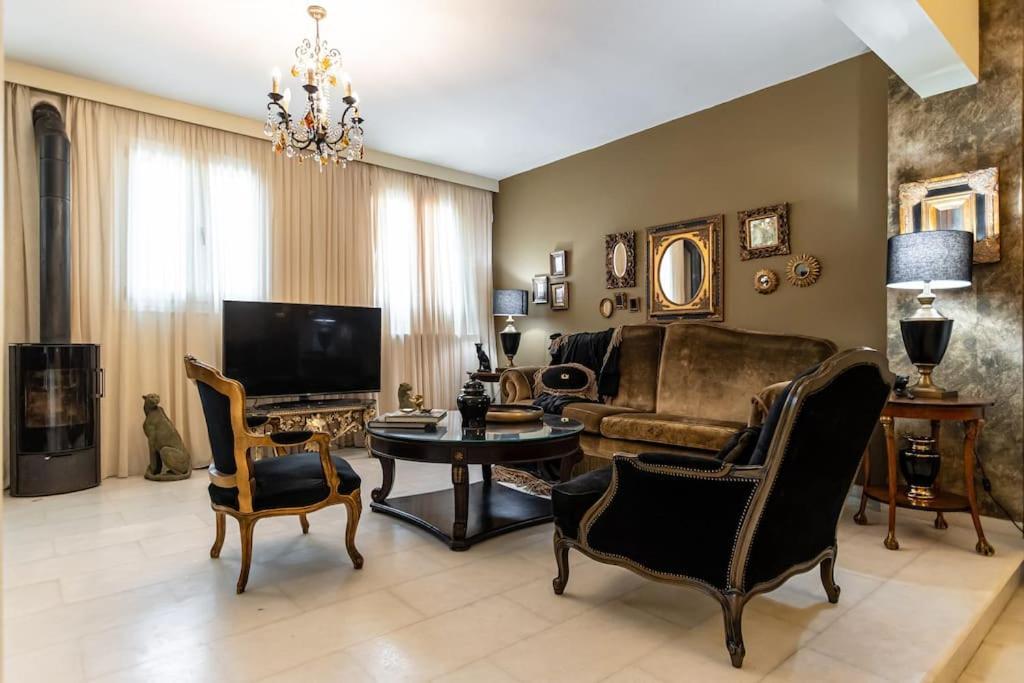 Mythodea Luxury