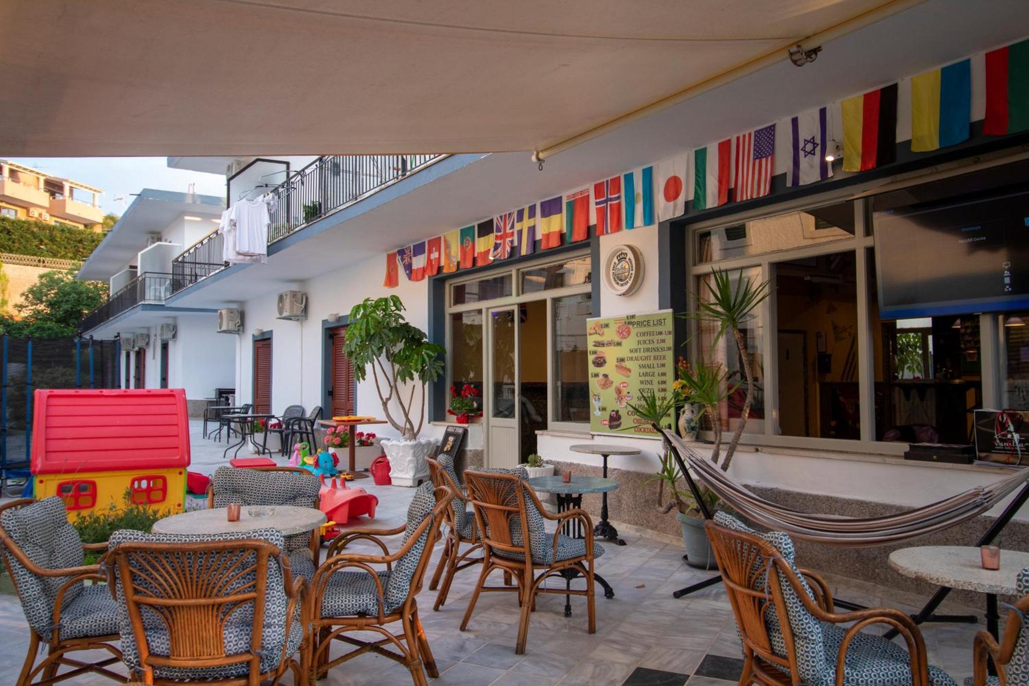 Aparthotel Harry's Bar & 1 2*