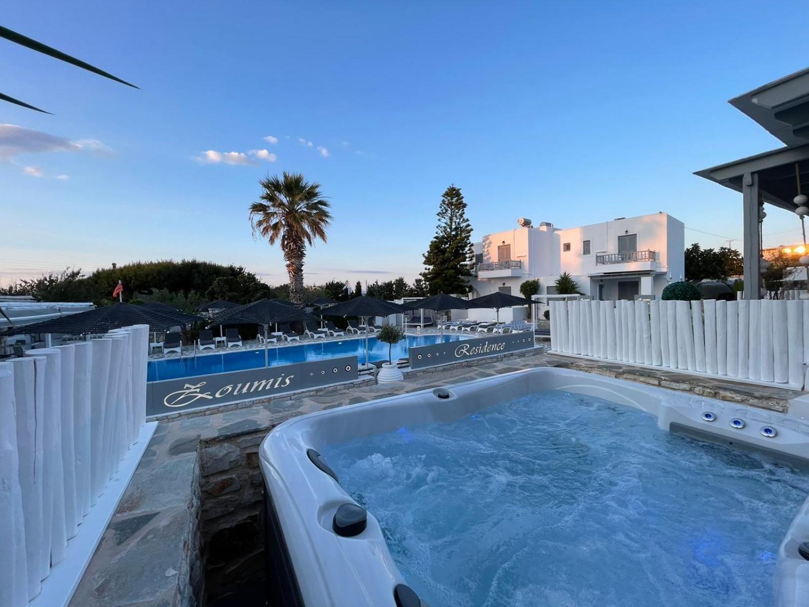 Zoumis Naousa (Paros)