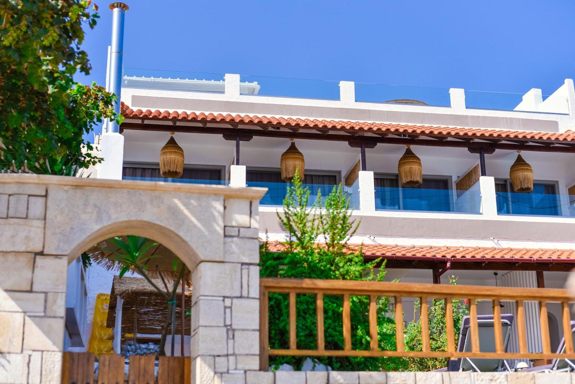 Laia Seafront Luxury * Agia Pelagia (Crete)