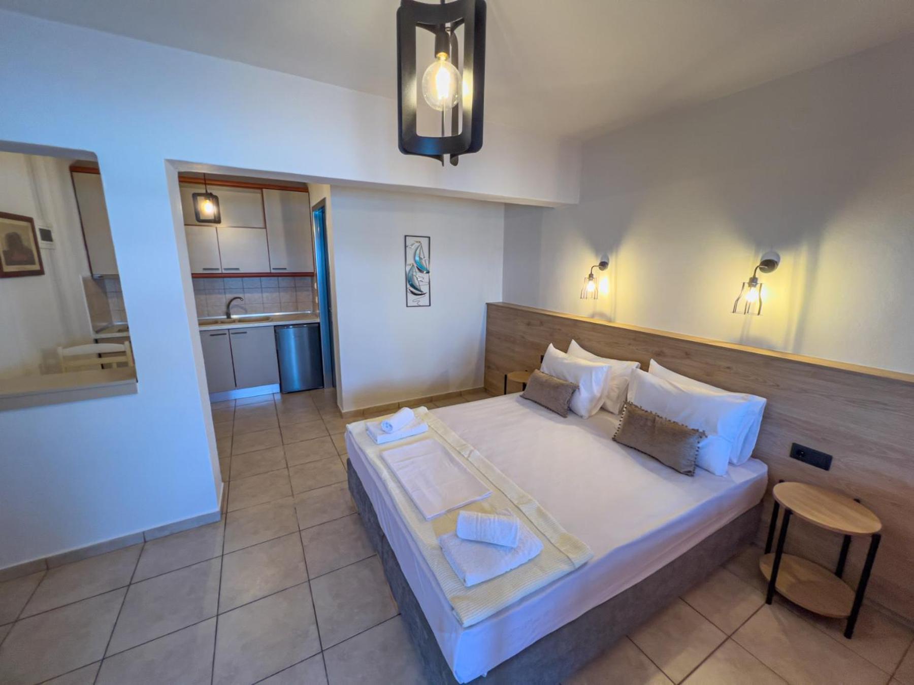 Plaka Aparthotel 2*