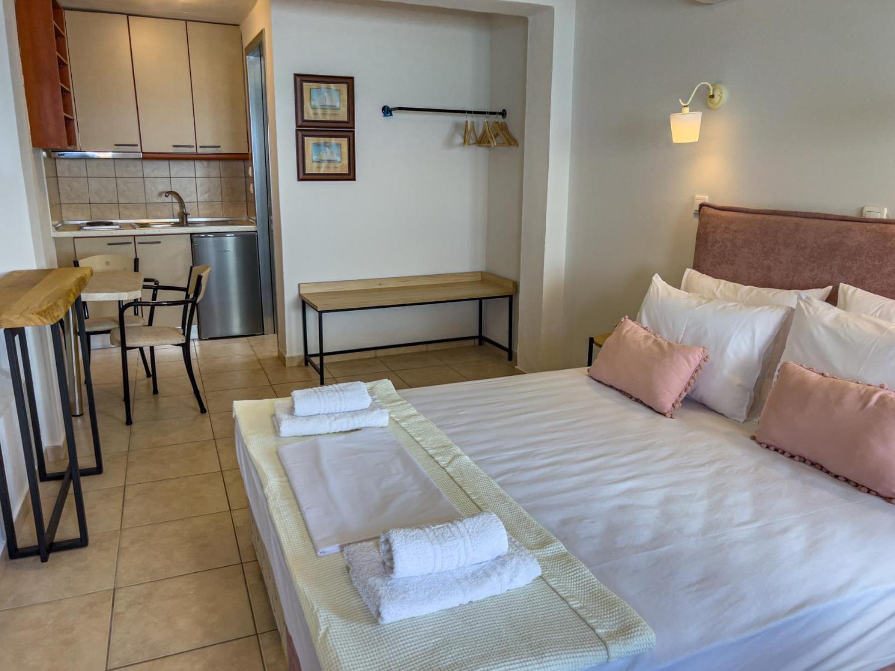 Aparthotel Plaka 2*