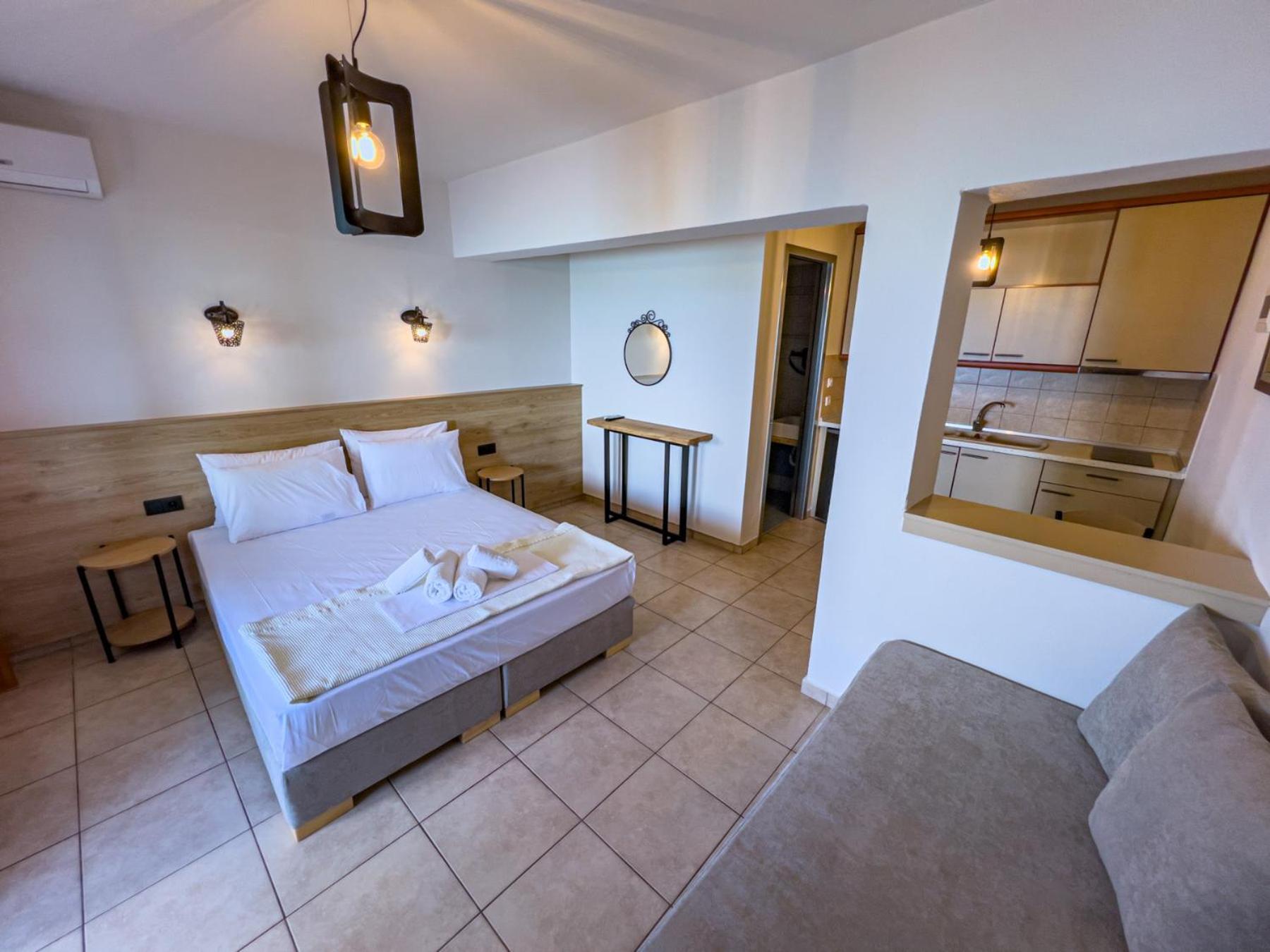 Plaka Aparthotel