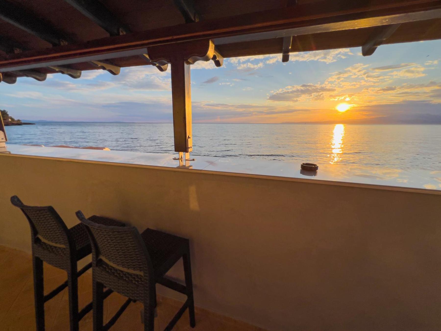 Plaka Aparthotel 2*