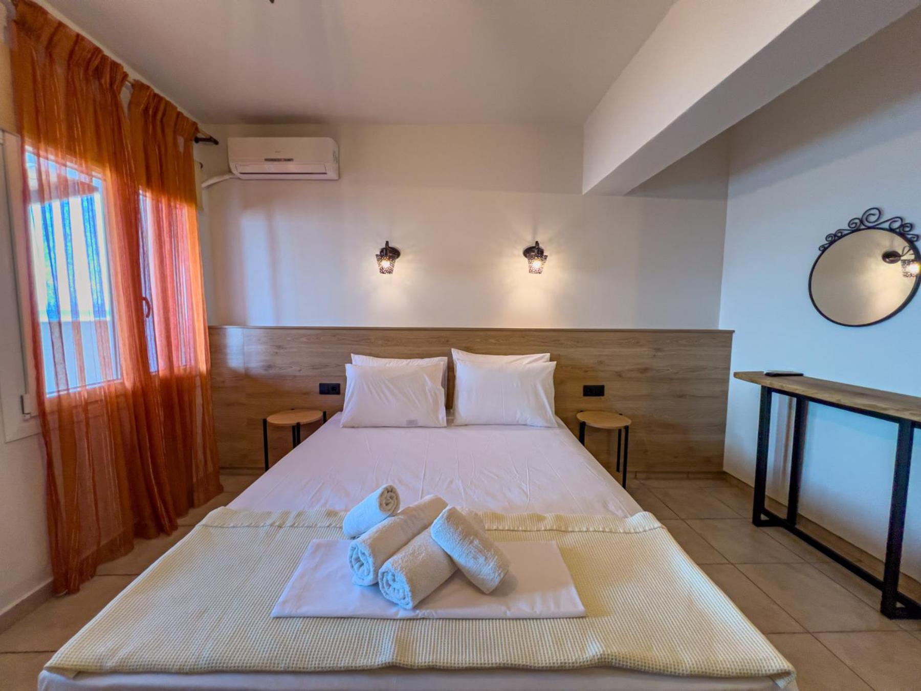 Aparthotel Plaka 2*