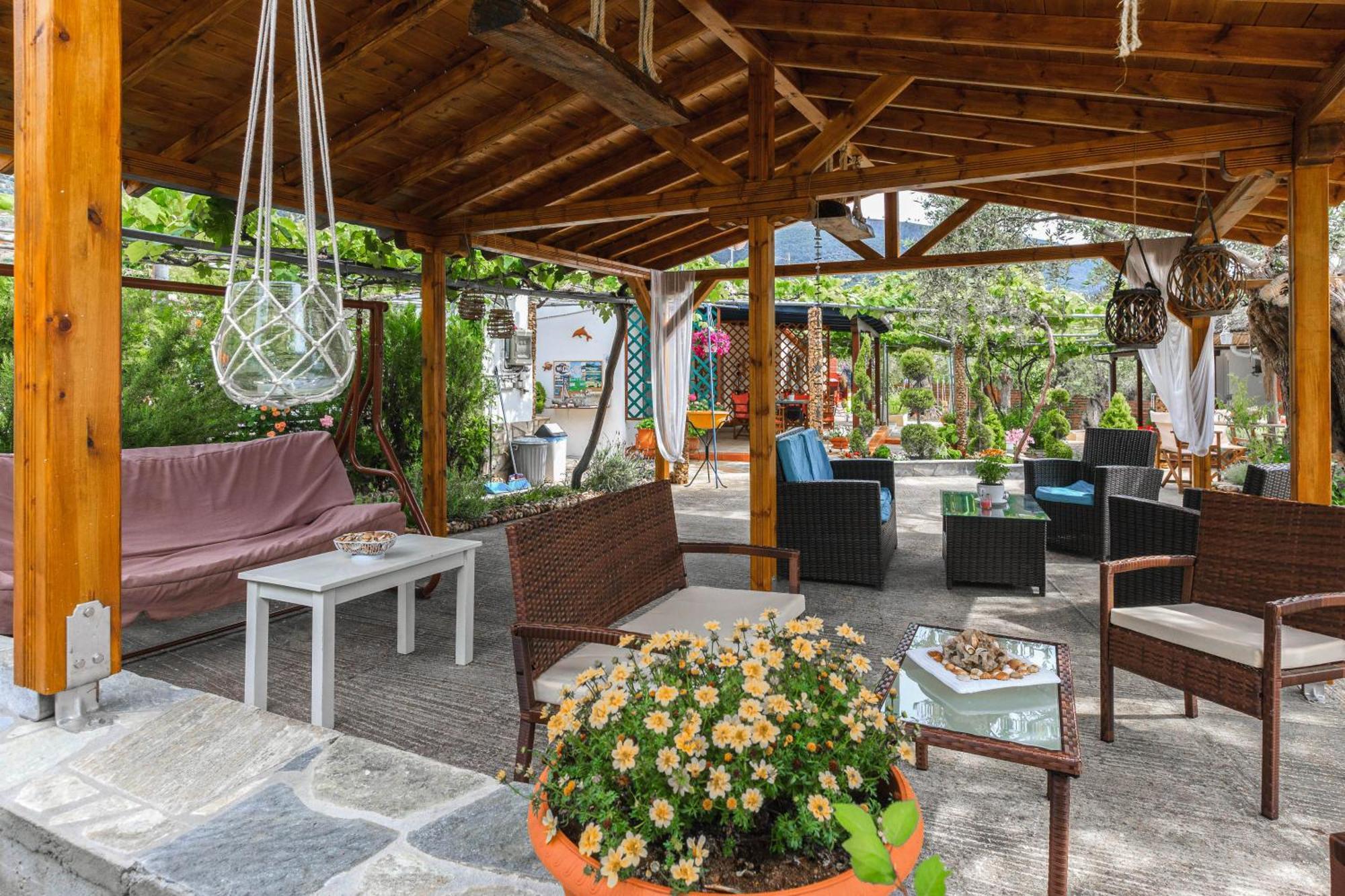 Plaka Aparthotel