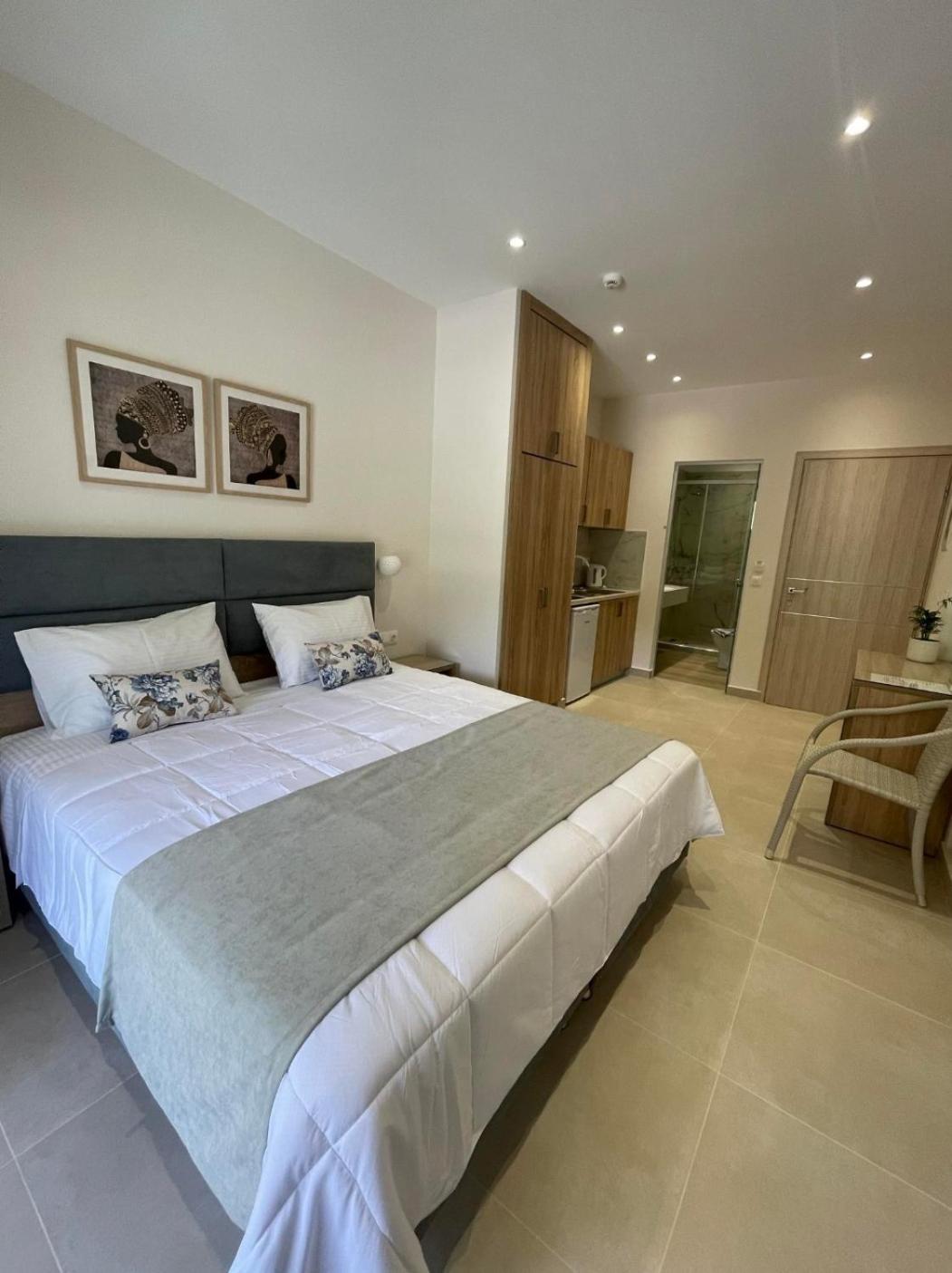 Alexander Aparthotel