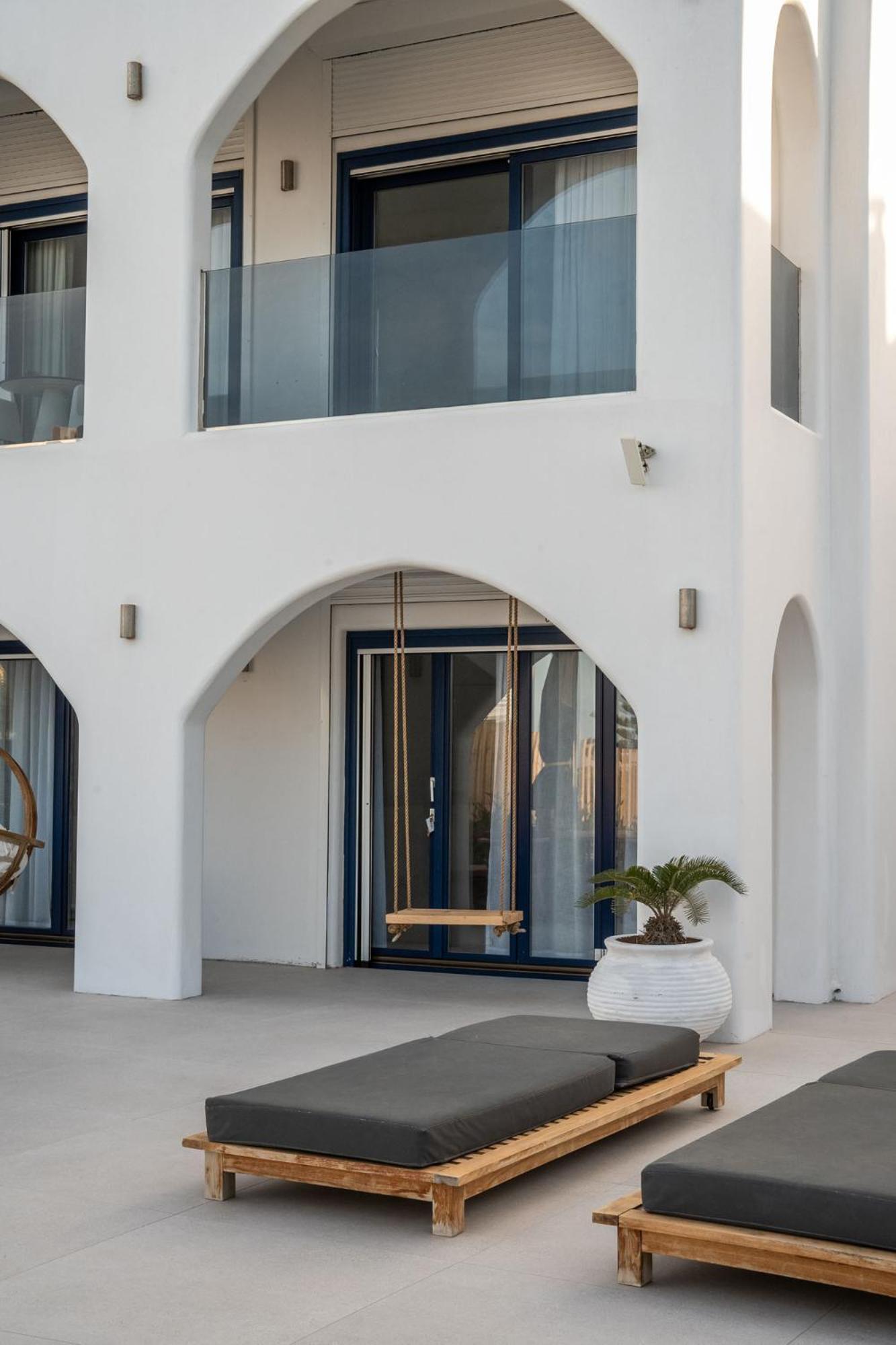 Hideaway Villa Fira (Santorini)