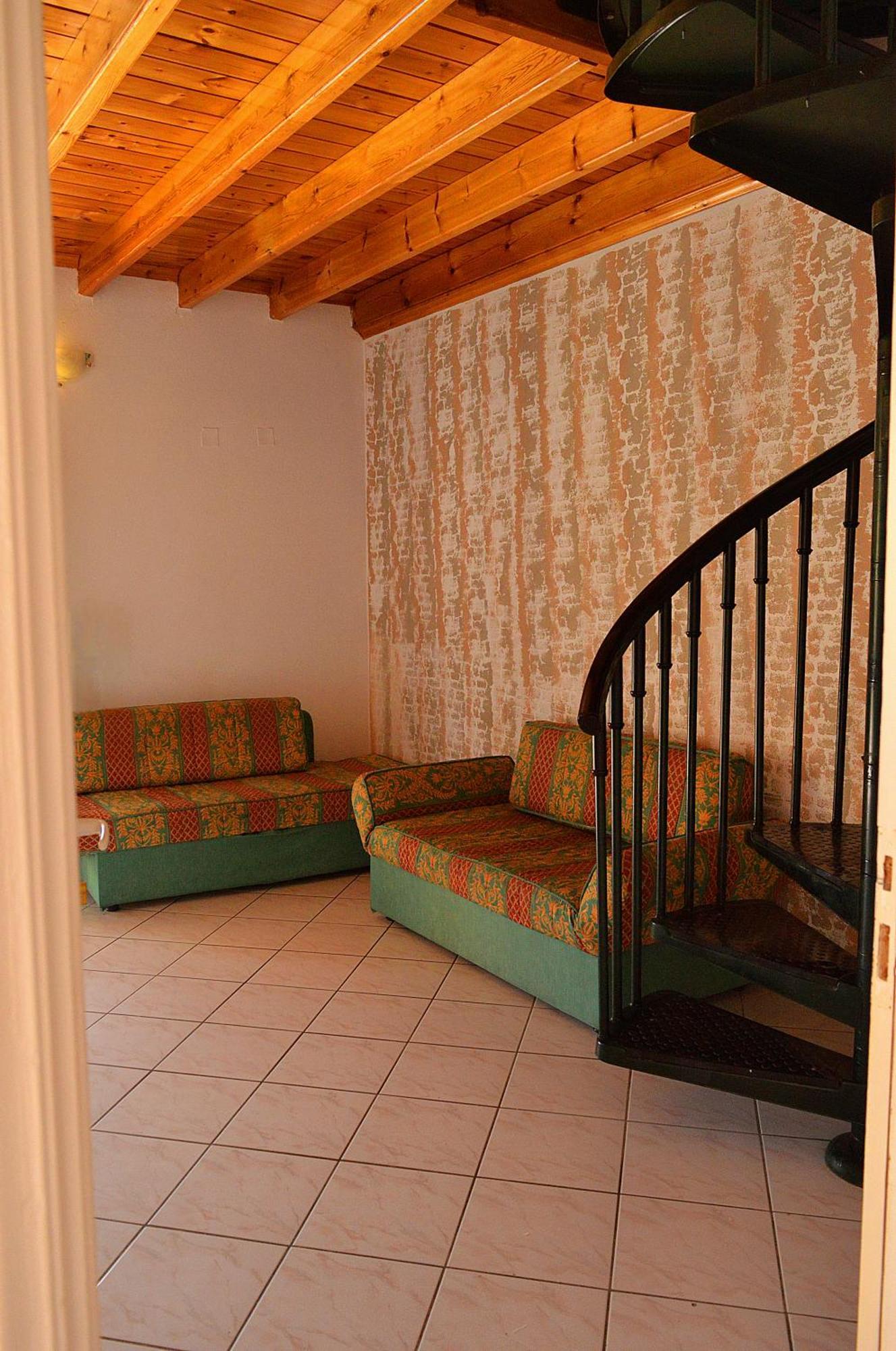 Oula Maisonettes