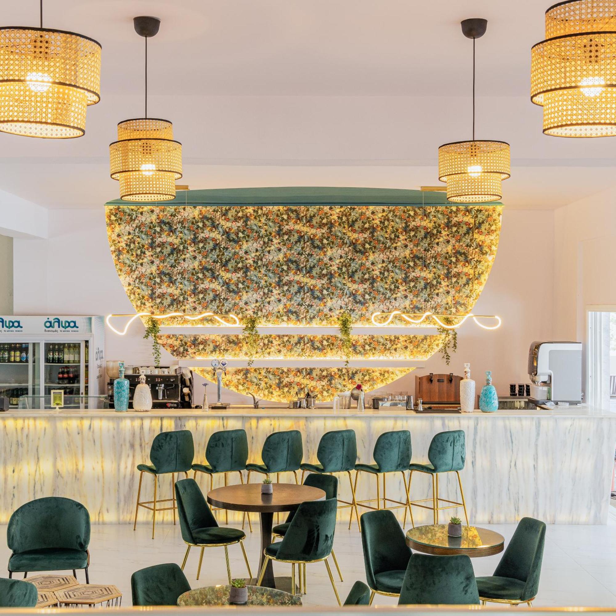 Zoe Hotel, Trypiti & Hive Water Park 4*