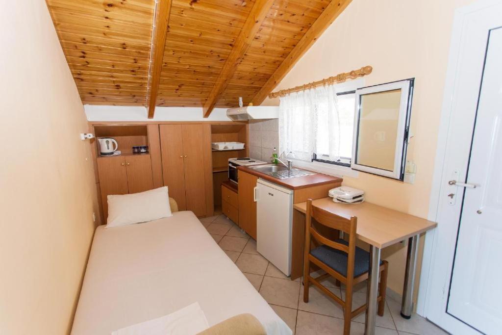 Apartment Rozou *
