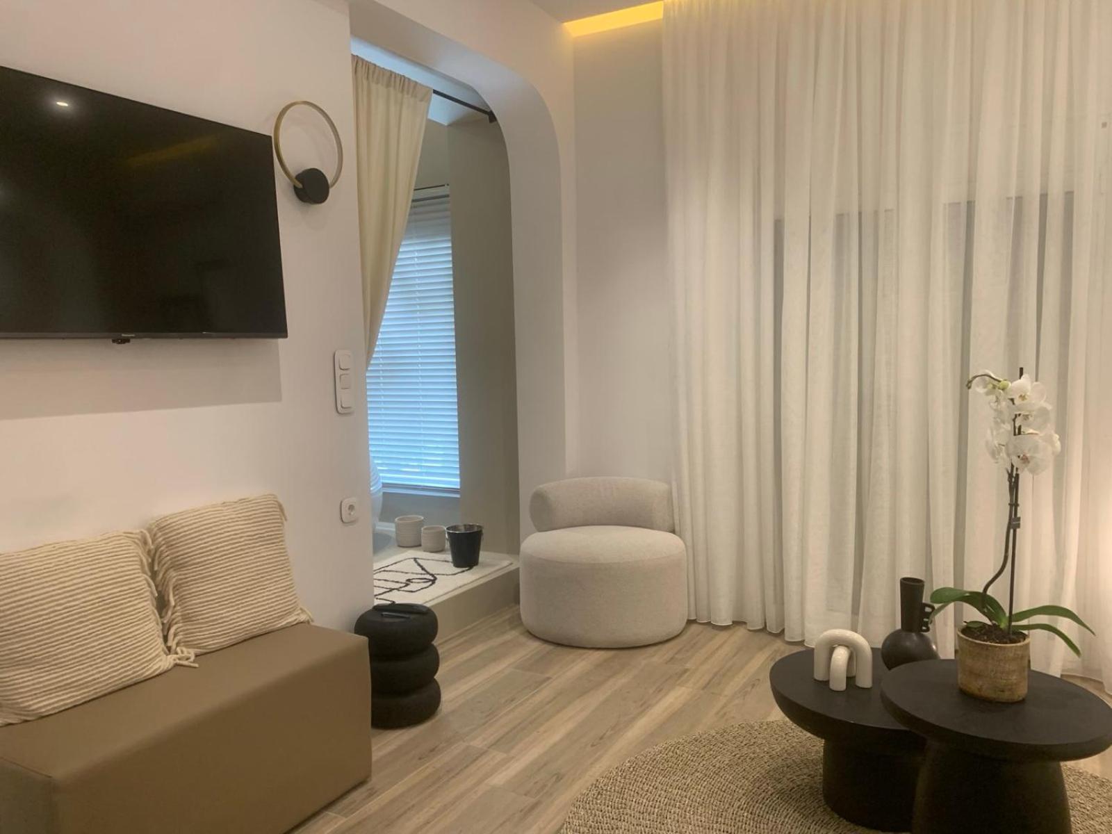 Khroma Luxury 1 Front * Hersonissos (Crete)