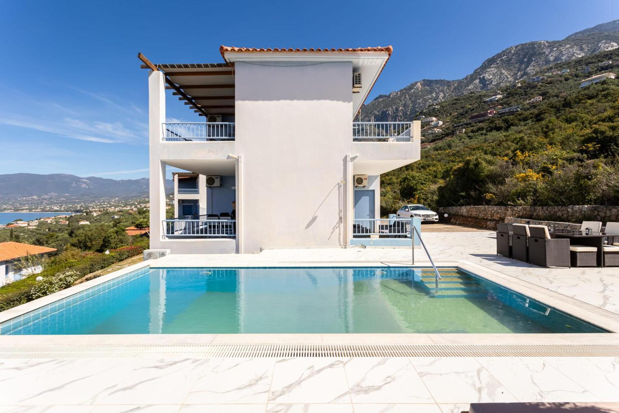 Seaview Haven With Pool By The Beach