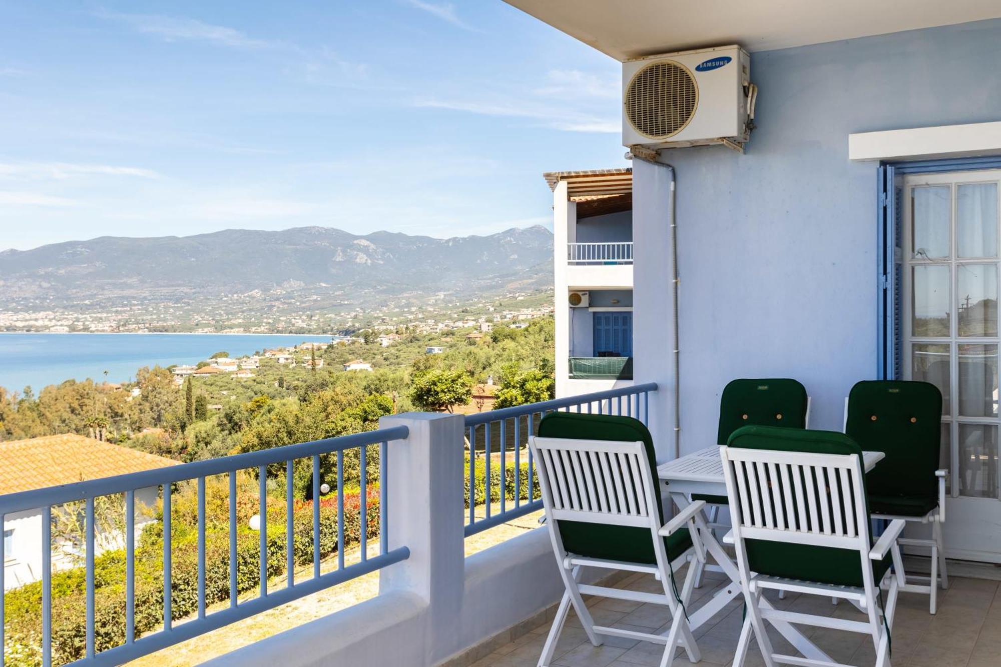 Apartment Seaview Haven With Pool By The Beach *