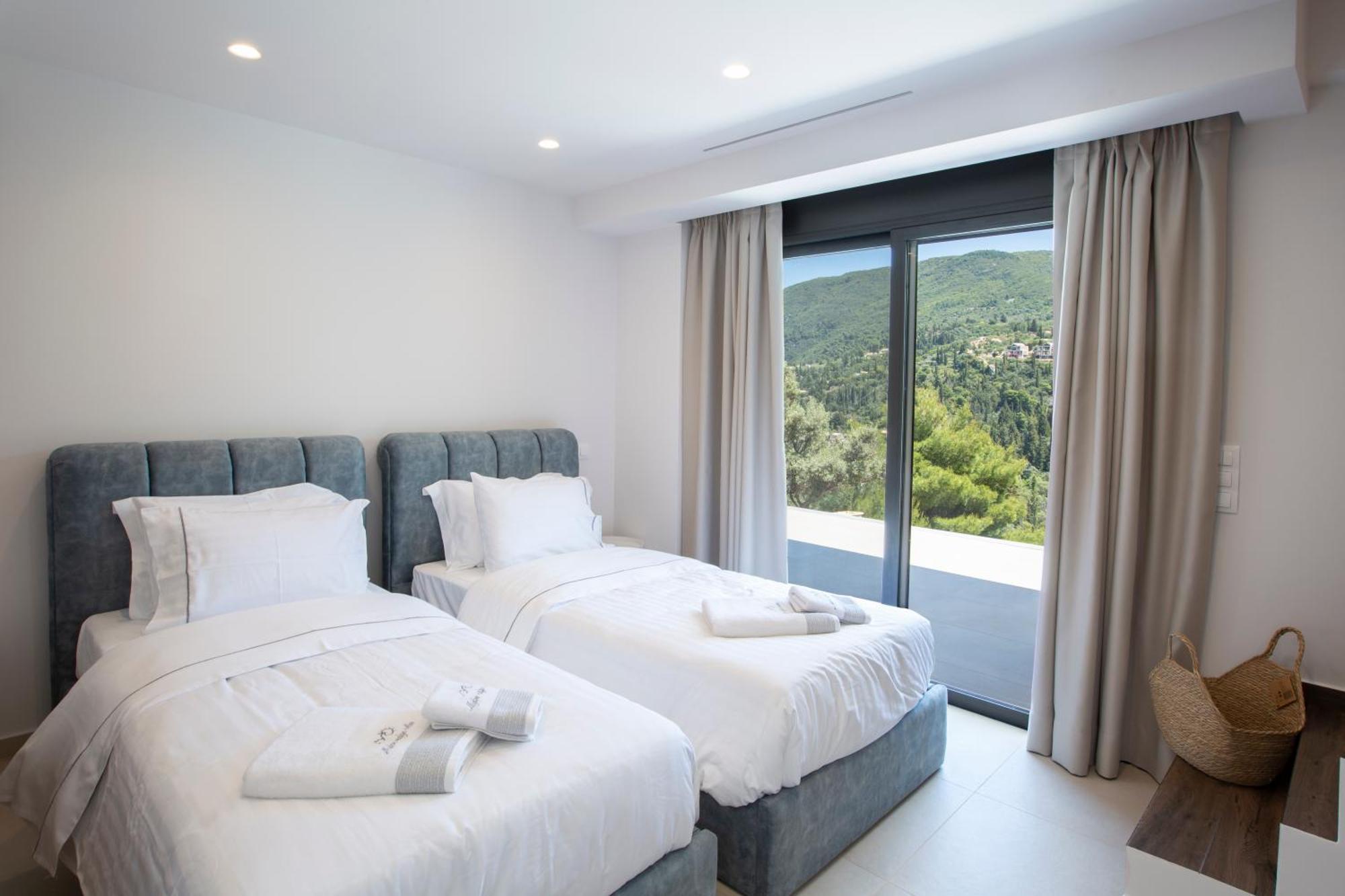 Mylos Ridge - Andromeda * Agios Nikitas