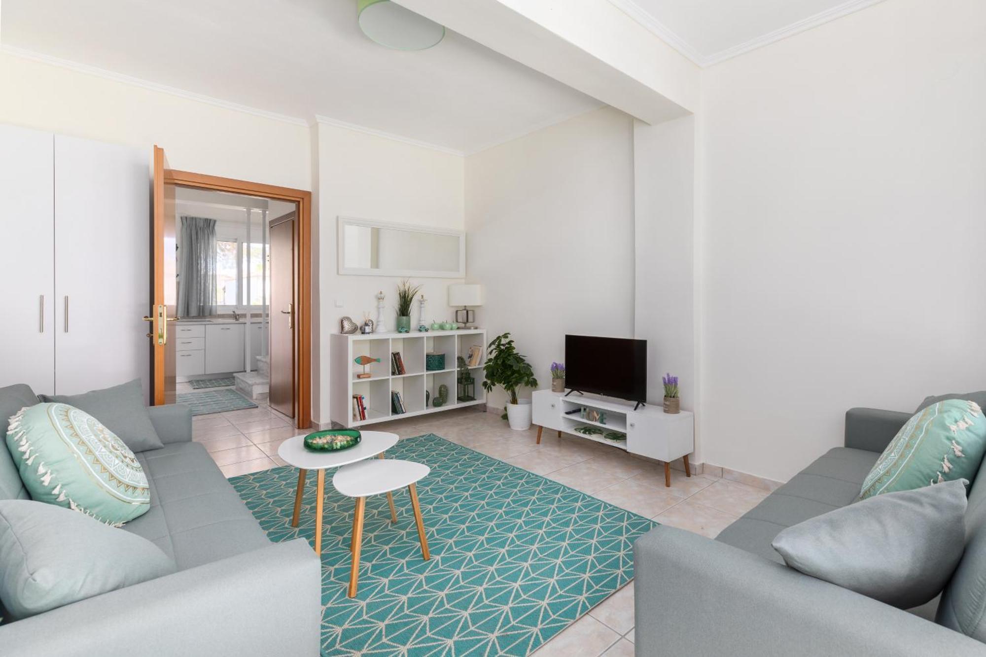 Alexandra's Maisonette. * Paralia Dionysiou