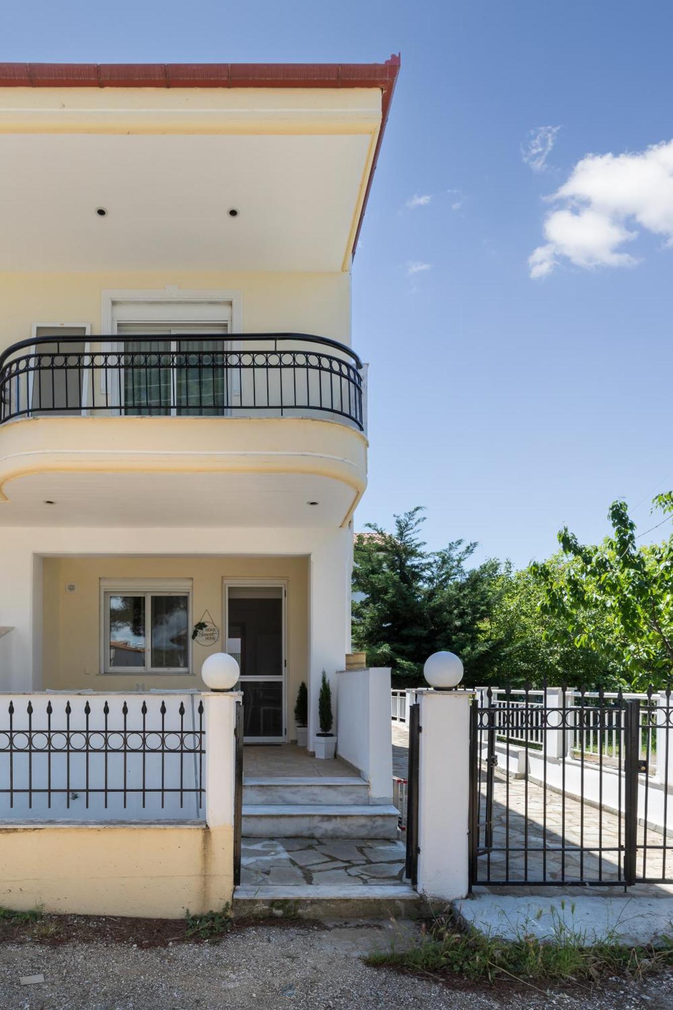 Villa Alexandra's Maisonette. Paralia Dionysiou