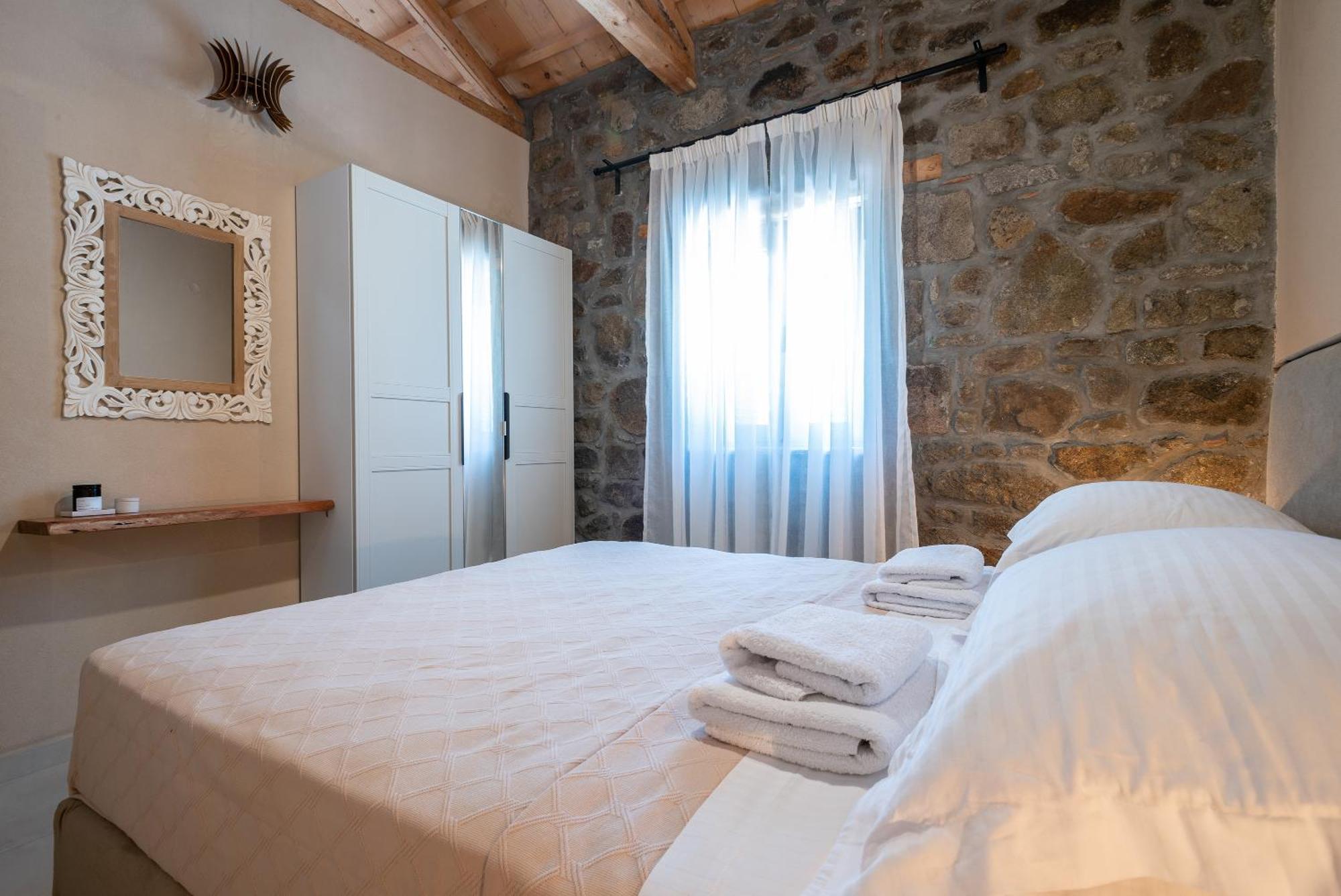 Exohiko Stone House Apartment Thanos