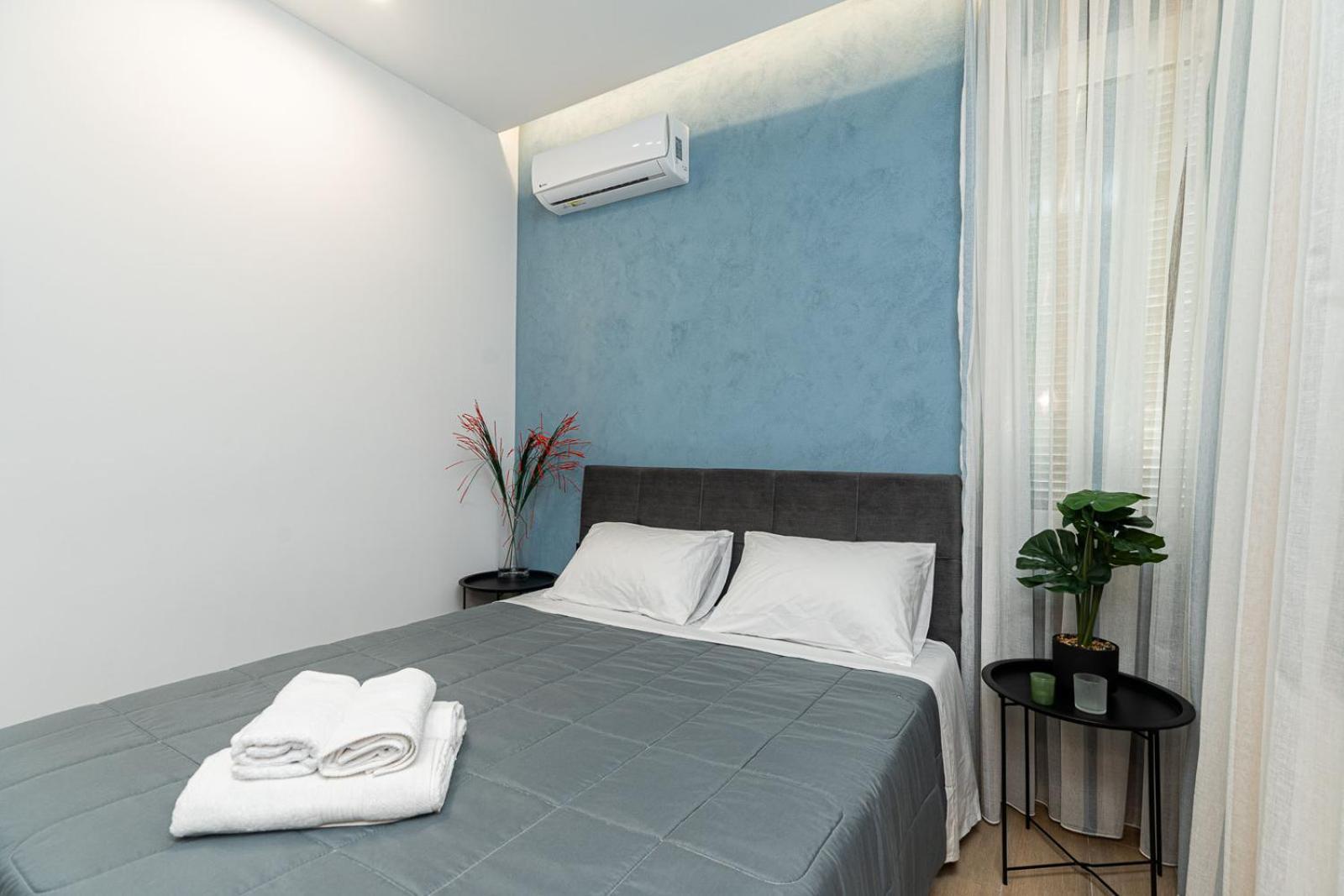 Modern 3 Bedroom Luxury Apartment *
