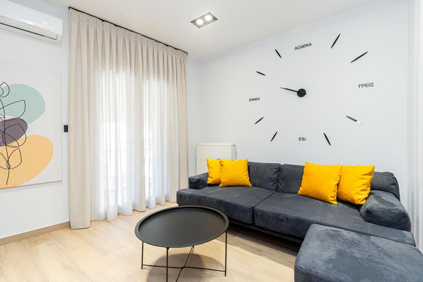 Modern 3 Bedroom Luxury Apartment *