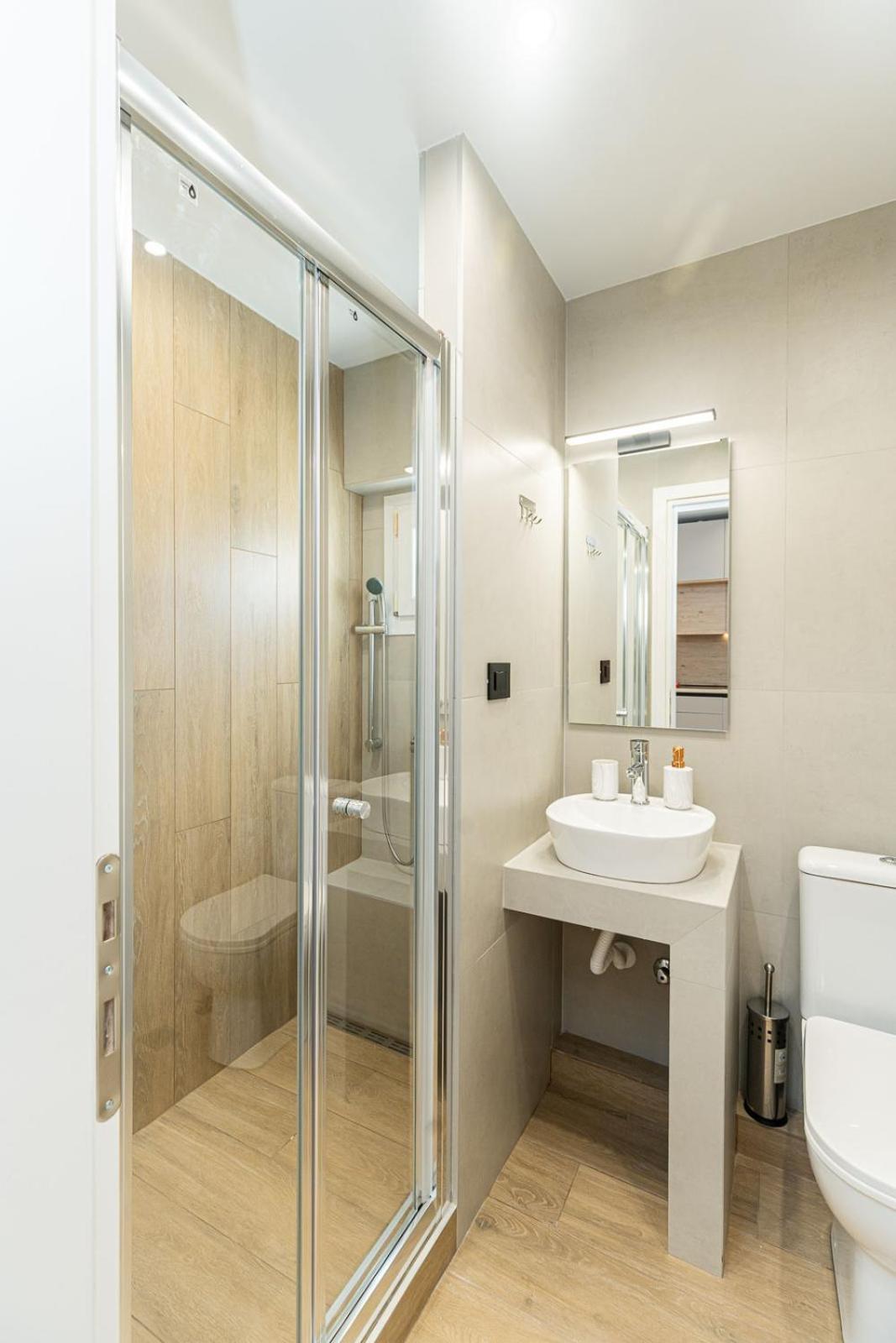 Apartment Modern 3 Bedroom Luxury *