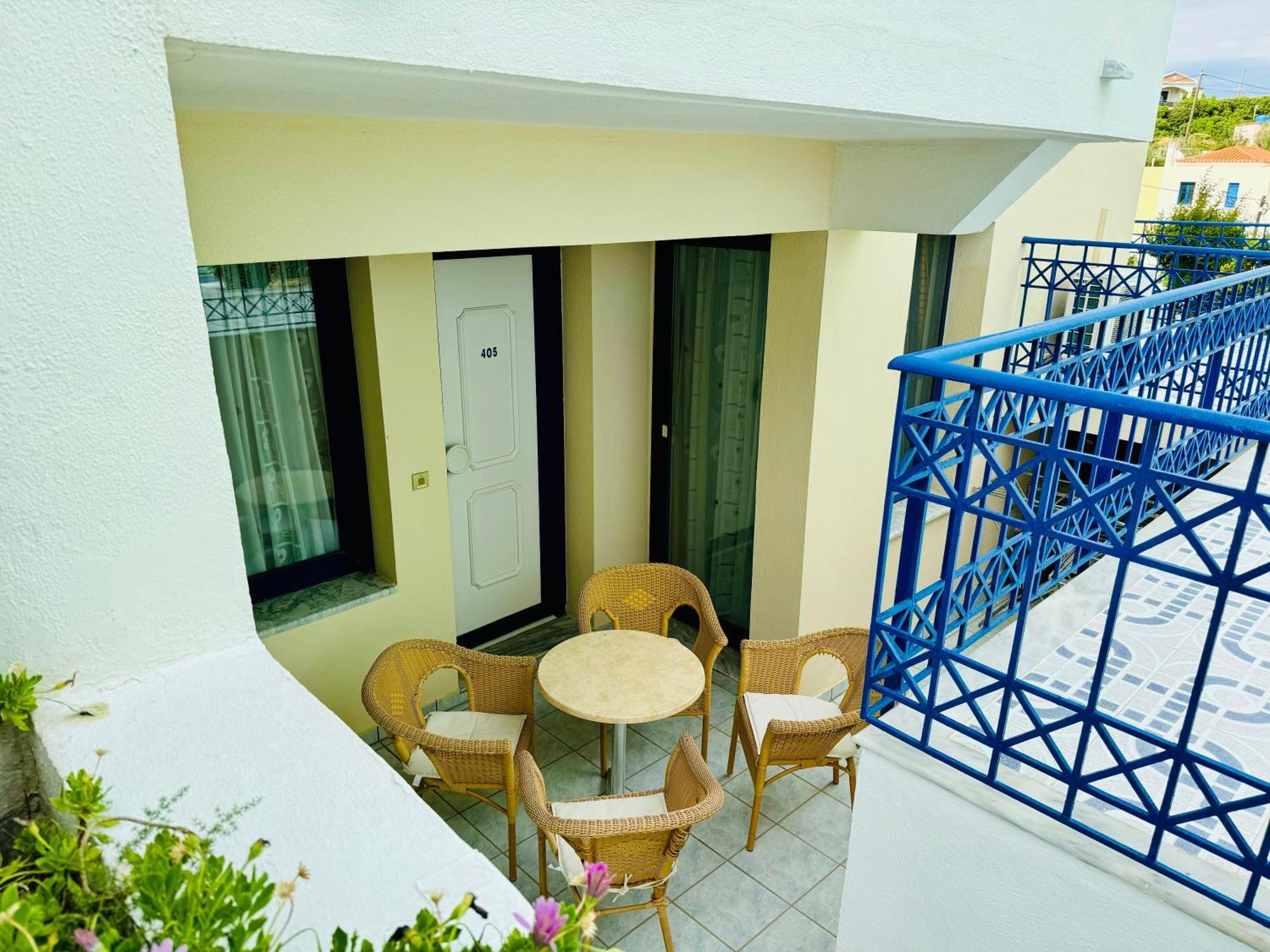Apartment Sea Breeze Chios Monolia