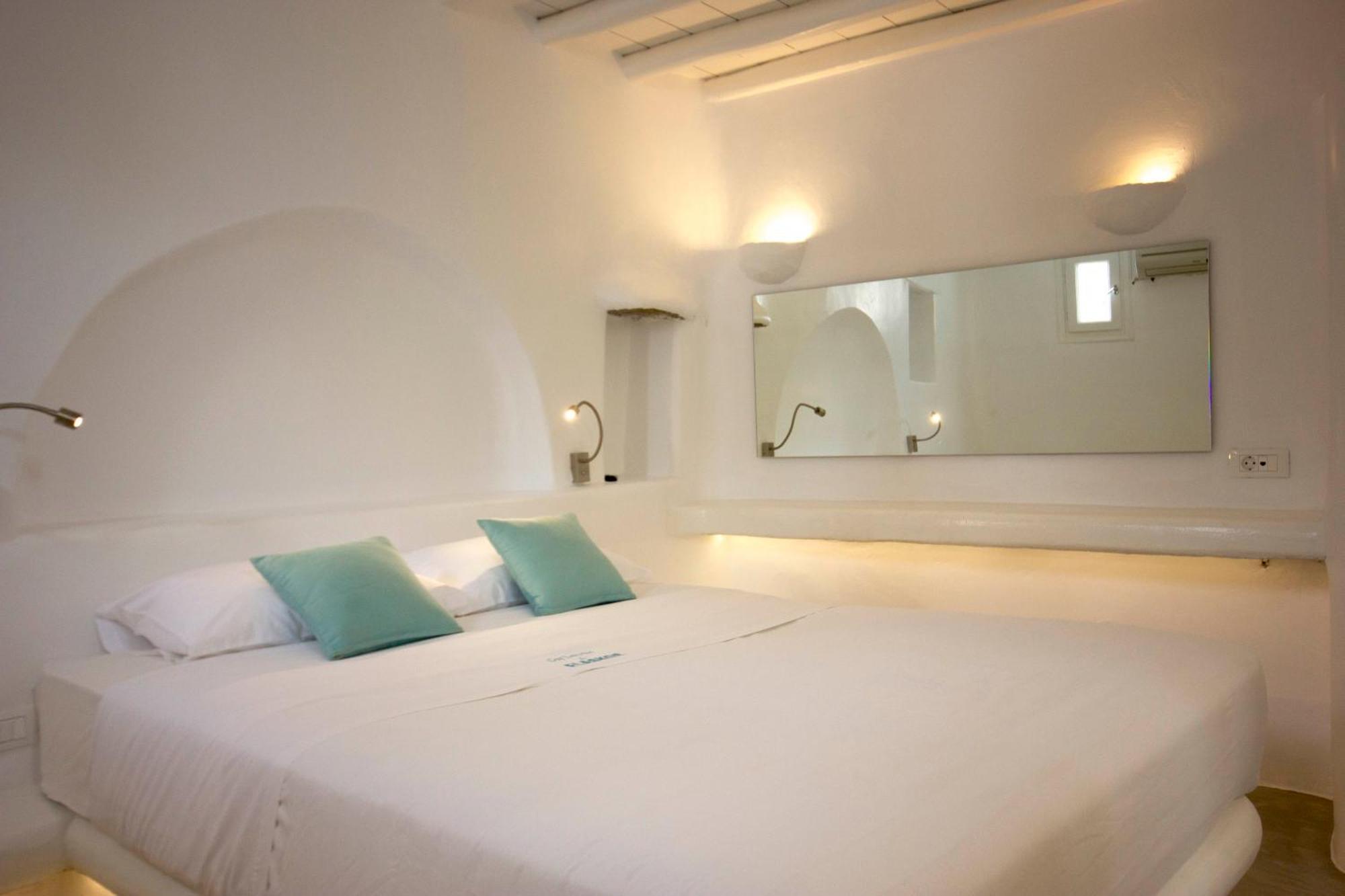 Aparthotel Flaskos Suites And More