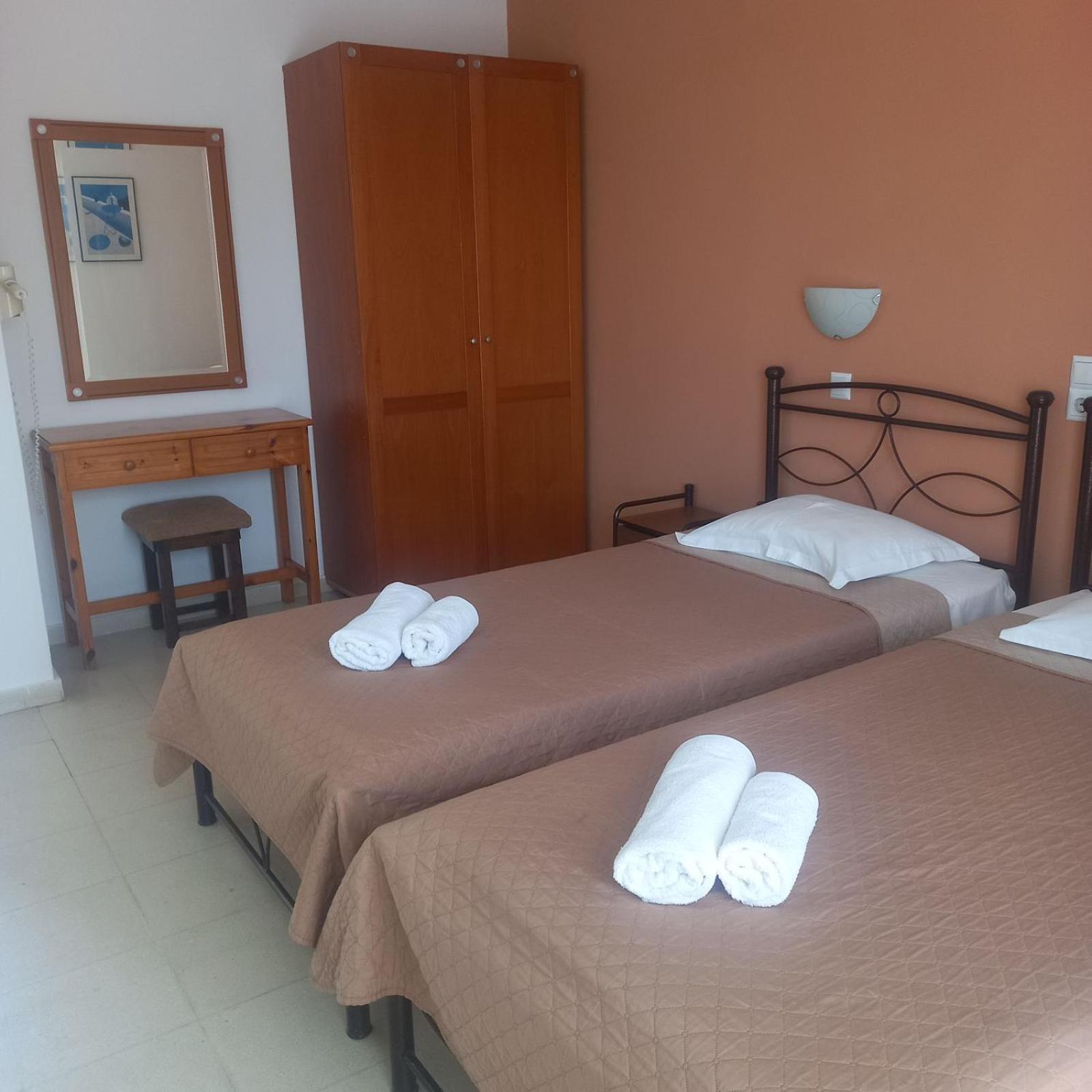 Manolis Aparthotel