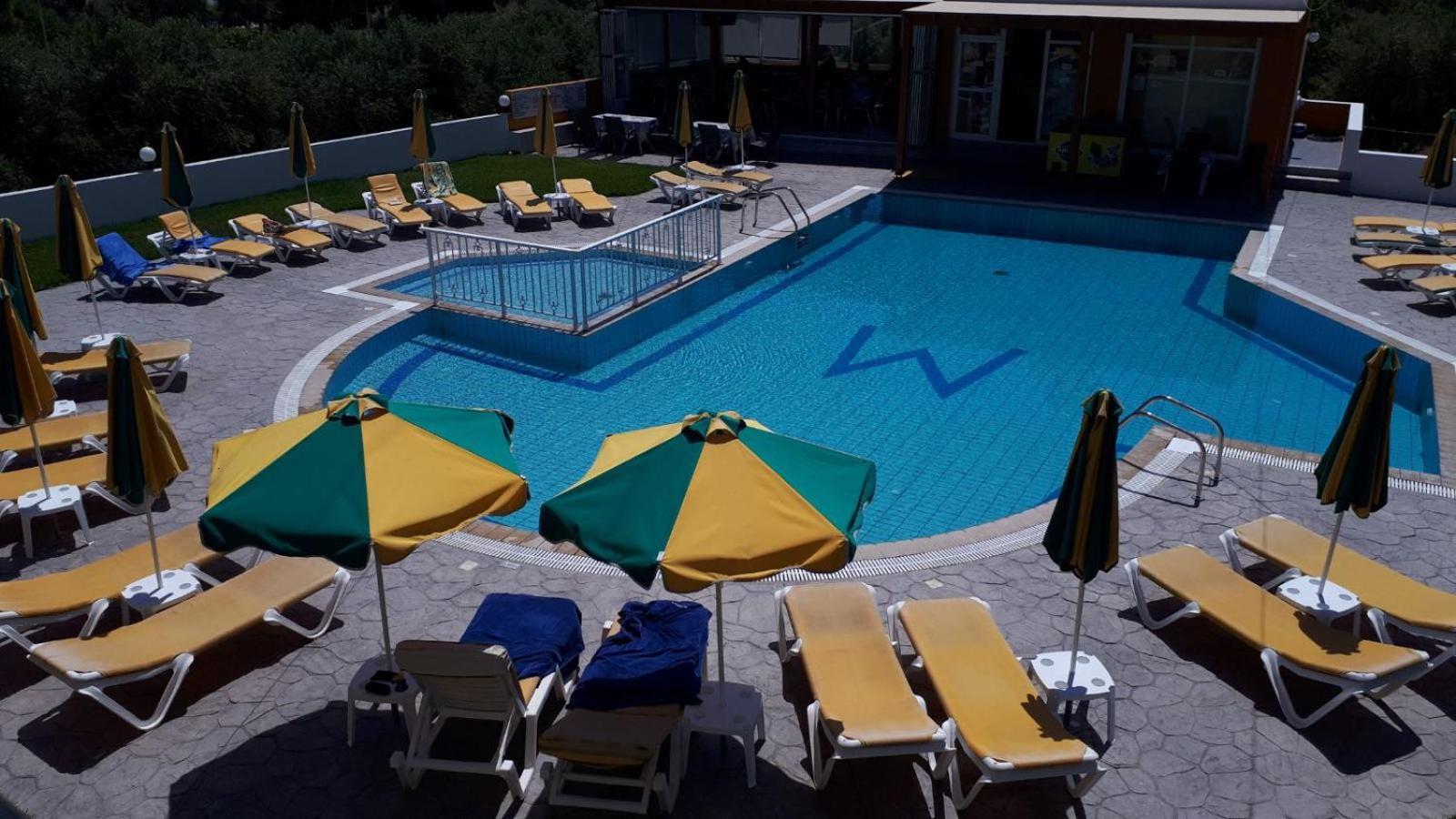 Manolis Aparthotel 2*
