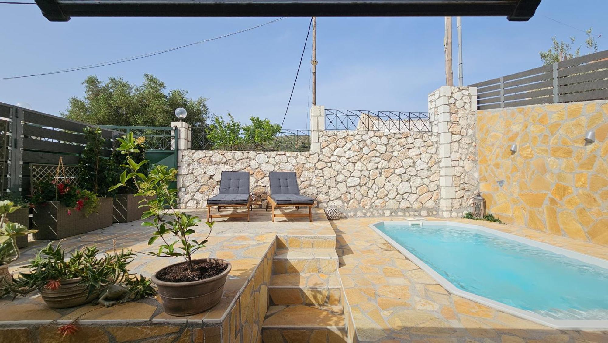 Apoplous With Pool Villa