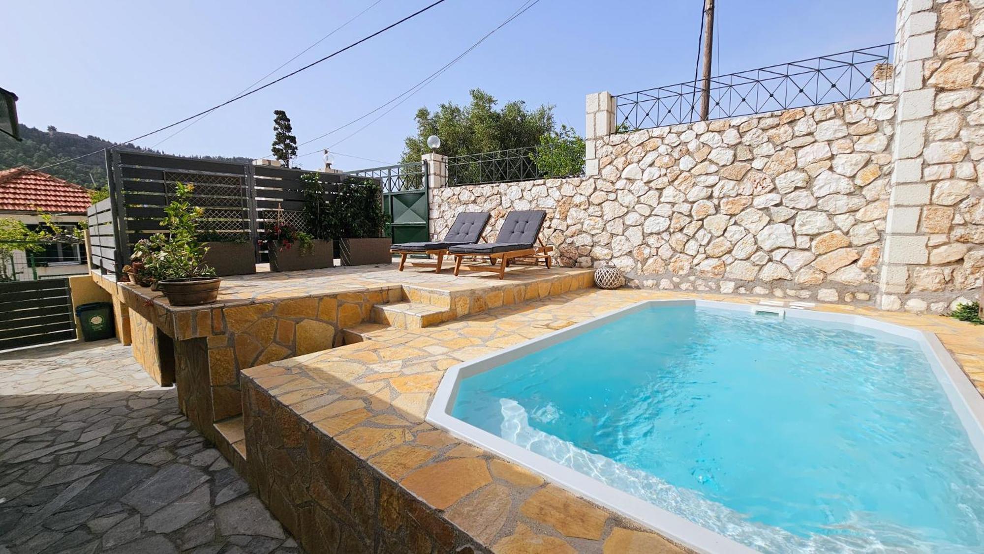 Villa Apoplous With Pool