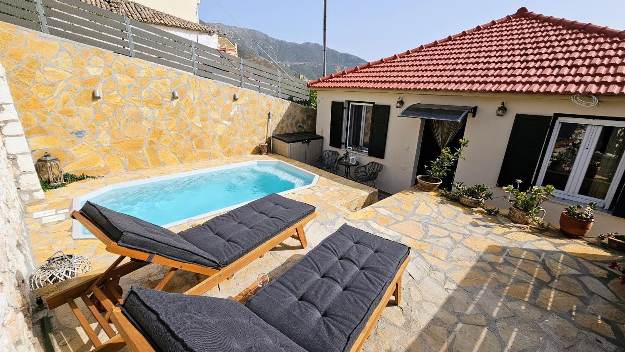 Villa Apoplous With Pool