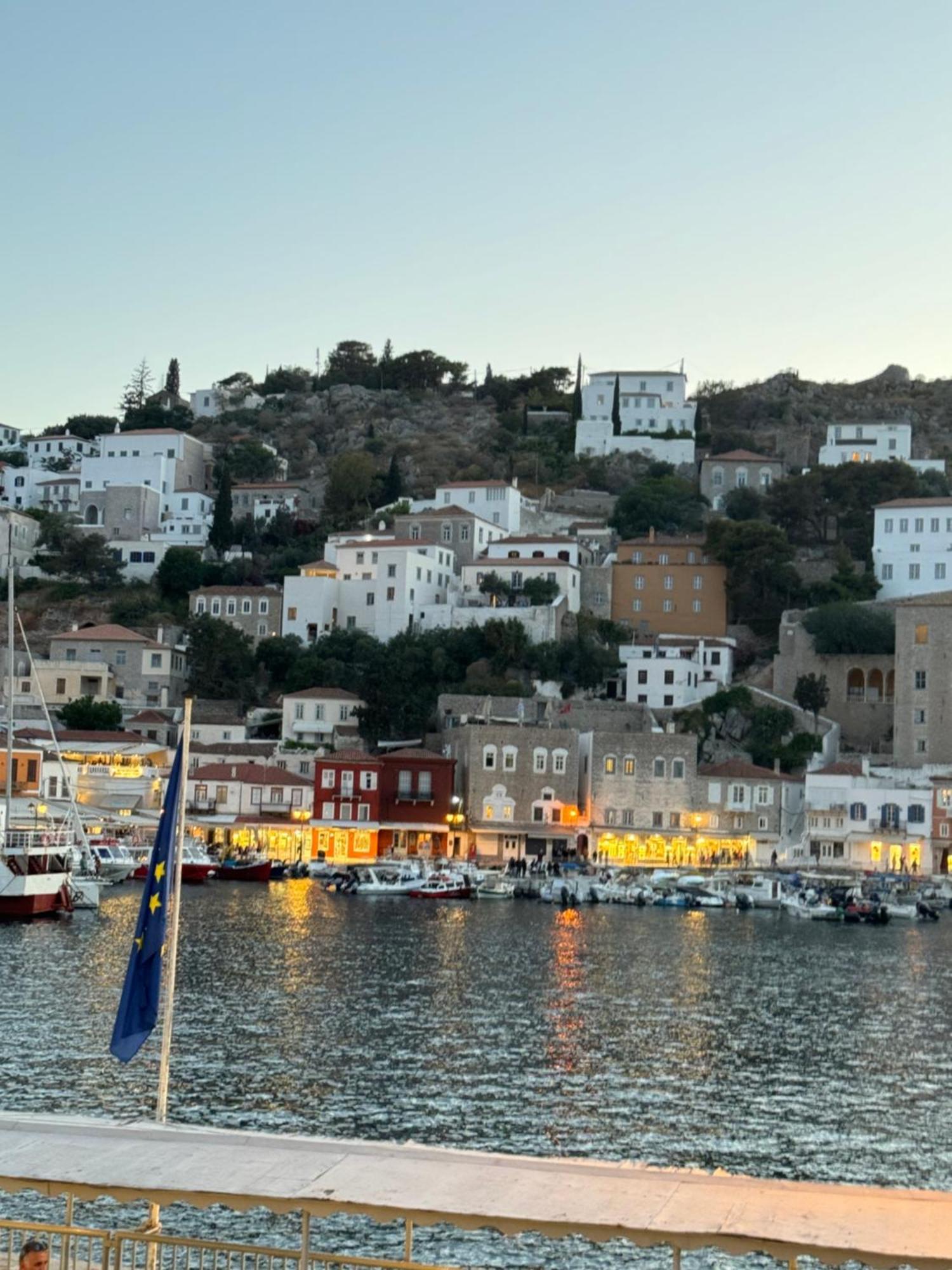 Hydra's View * Hydra (Saronic Islands)